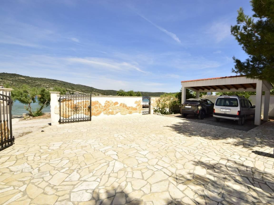 Vakantiehuis met privézwembad en zeezicht in Marina/Sevid, Kroatië voor 6 personen foto 25