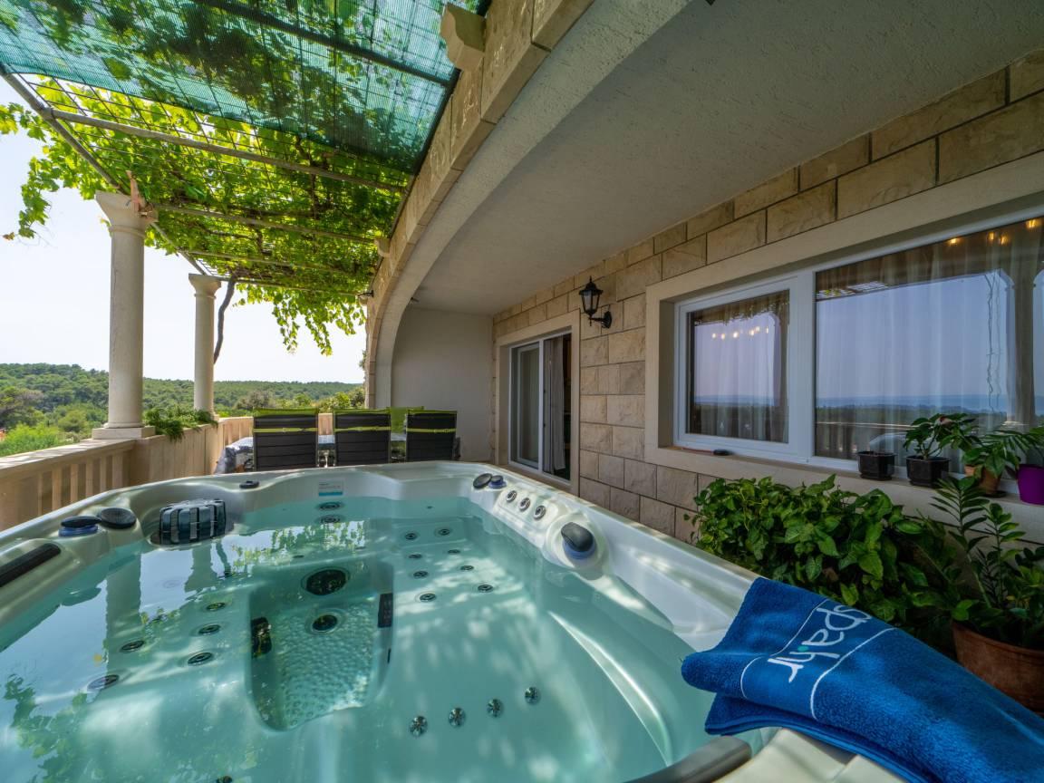 Vakantiehuis met privézwembad en jacuzzi in Brač/Selca, Kroatië voor 6 personen foto 24
