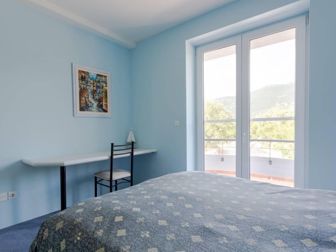 Waterfront Oasis met 2 slaapkamers, 2 badkamers en jacuzzi in Ston, Kroatië voor 4 personen foto 24