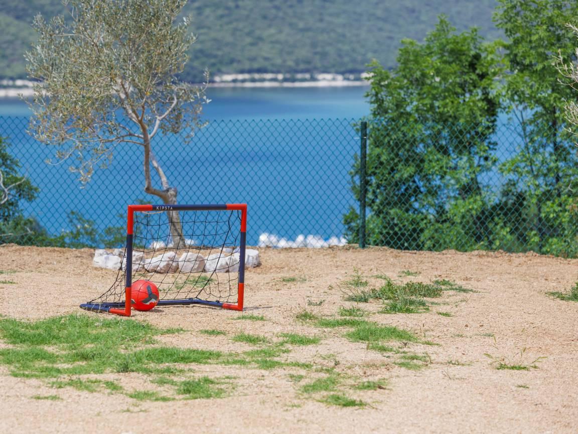 Vakantiehuis met privézwembad en zeezicht in Trget, Kroatië voor 12 personen foto 21