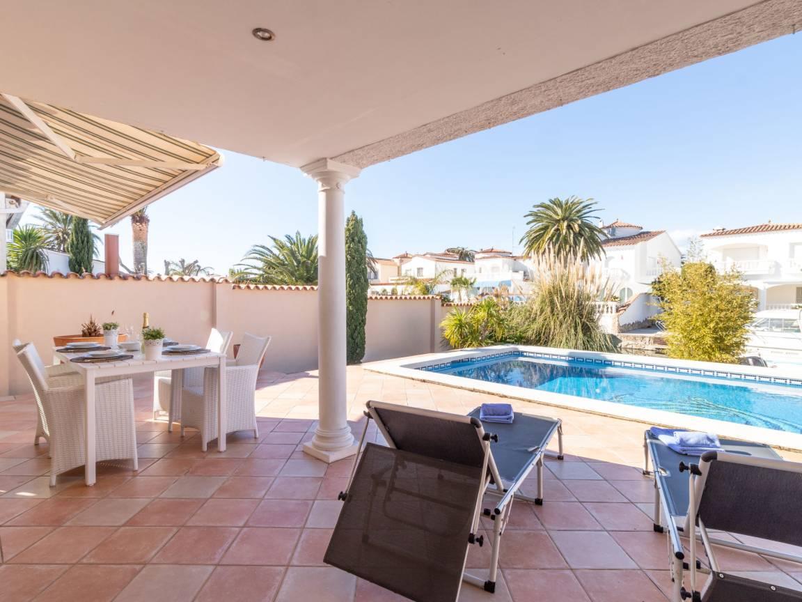 Vakantiehuis met privézwembad en zwembad en 2 slaapkamers en hond toegestaan in Empuriabrava, Spanje voor 4 personen foto 22