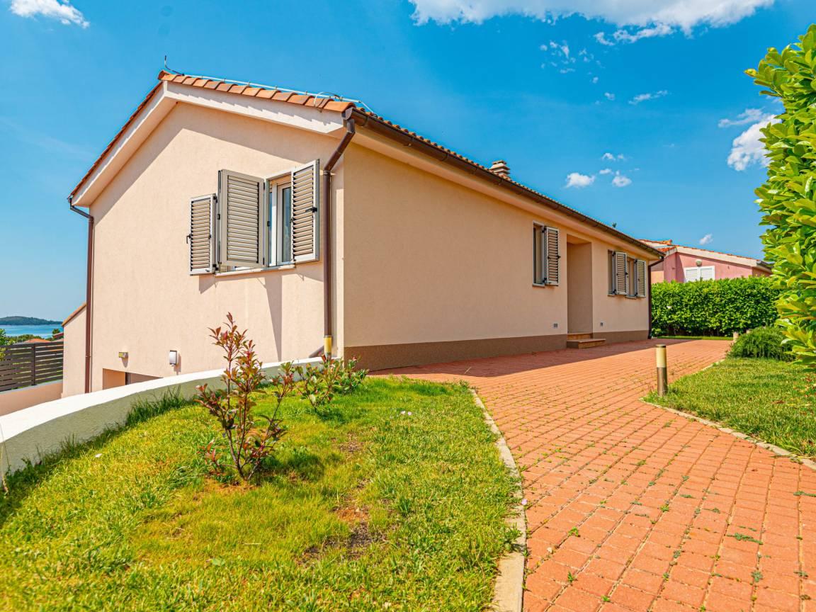 Vakantiehuis met privézwembad en zwembad in Brodarica, Kroatië voor 8 personen foto 25