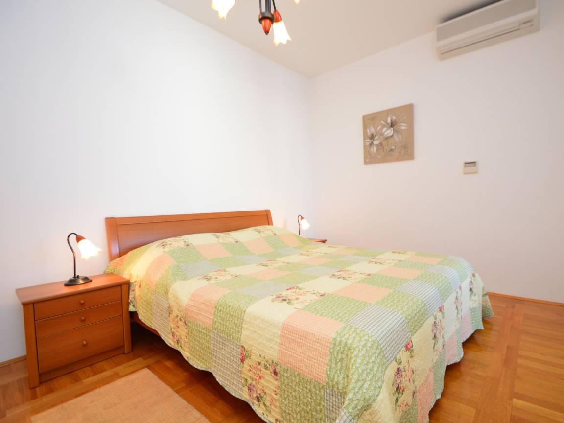 Vakantievilla met privézwembad en jacuzzi in Murter/Betina, Kroatië voor 10 personen foto 22