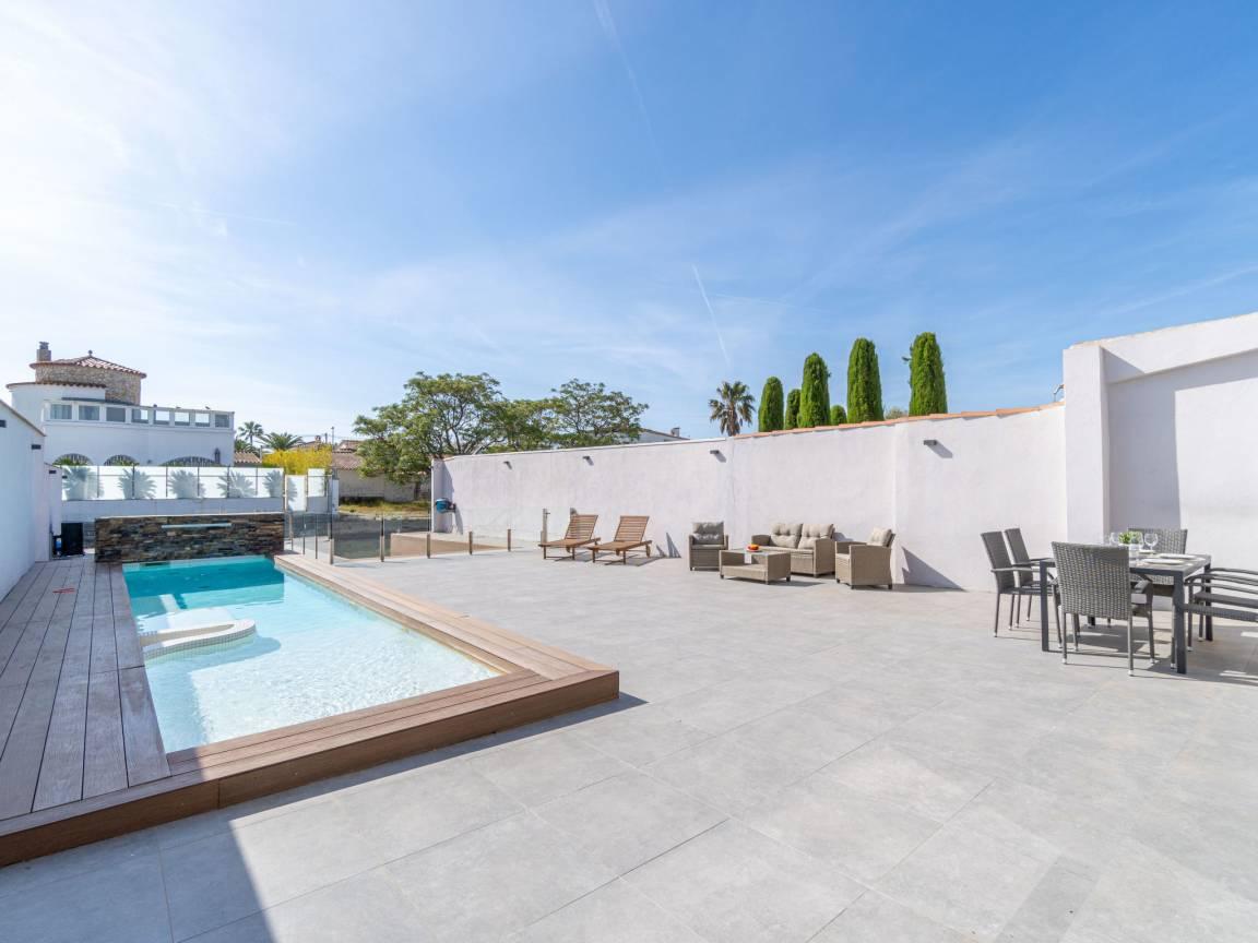 Vakantiehuis met privézwembad en zwembad in Empuriabrava, Spanje voor 5 personen foto 23