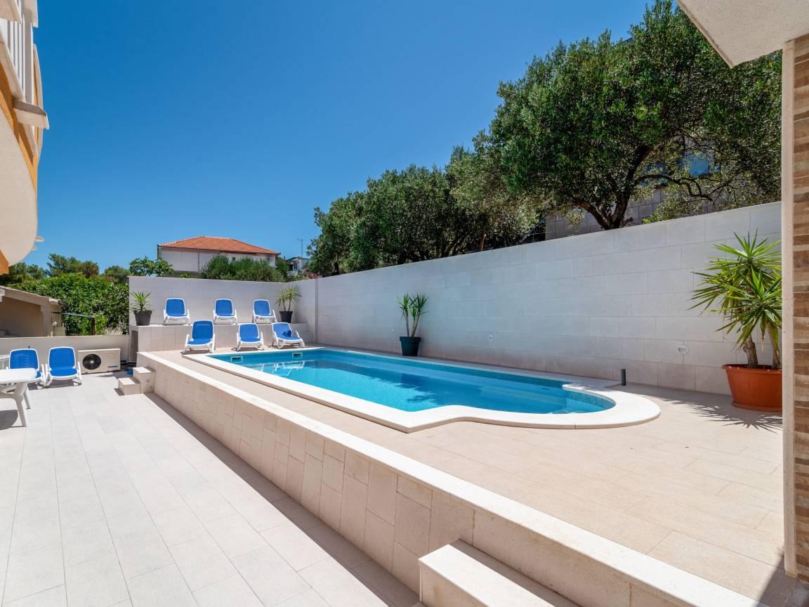 Vakantieappartement met zeezicht en zwembad in Trogir/Arbanija, Kroatië voor 4 personen foto 24