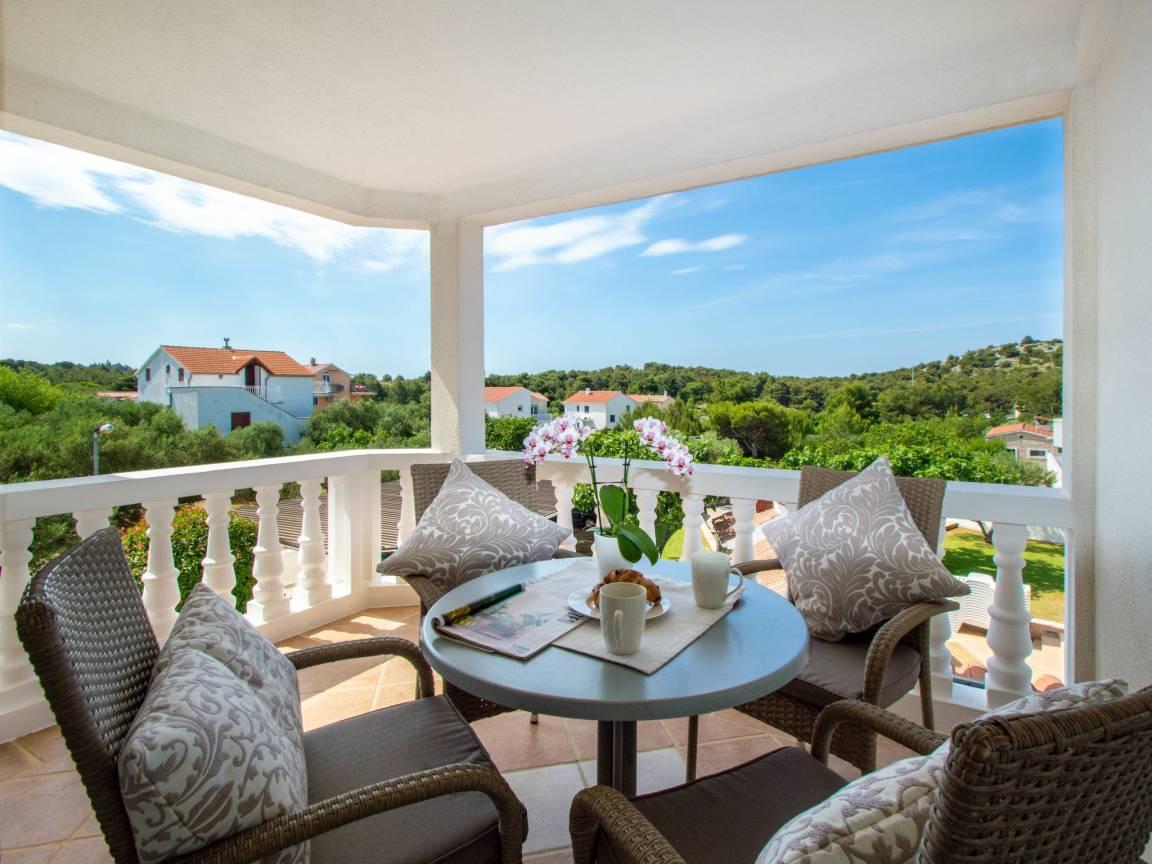 Vakantieappartement met zwembad en ligging bij zee in Vodice/Tribunj, Kroatië voor 4 personen foto 19