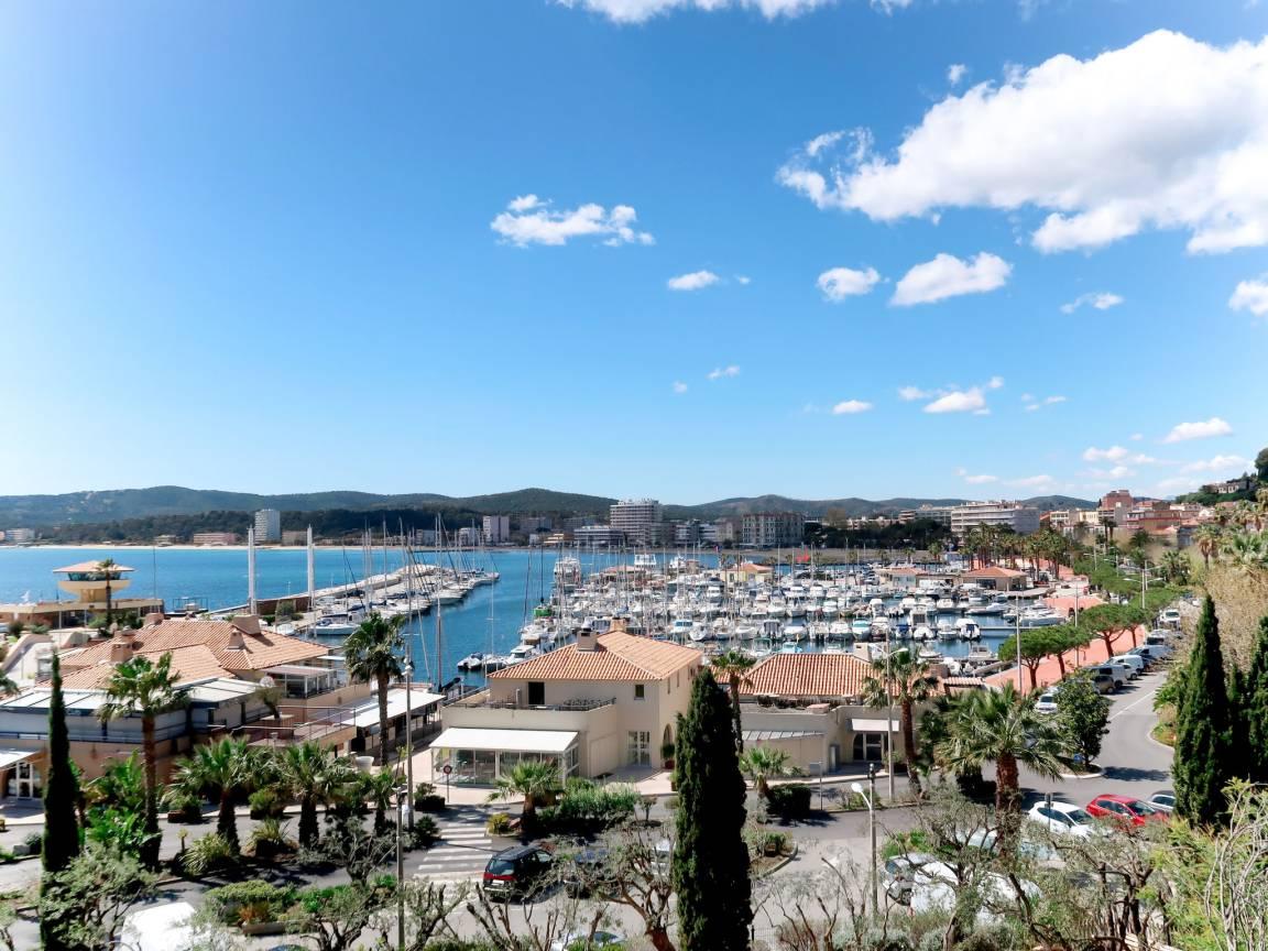 Le Domaine d'Azur met 1 slaapkamer en zwembad in Le Lavandou, Frankrijk voor 4 personen foto 19