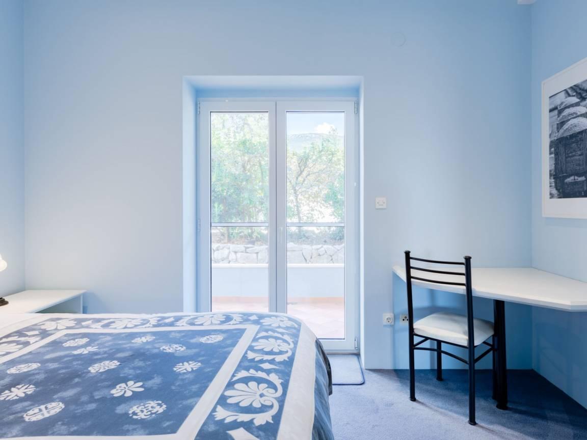 Waterfront Oasis met 2 slaapkamers, 2 badkamers en jacuzzi in Ston, Kroatië voor 4 personen foto 21