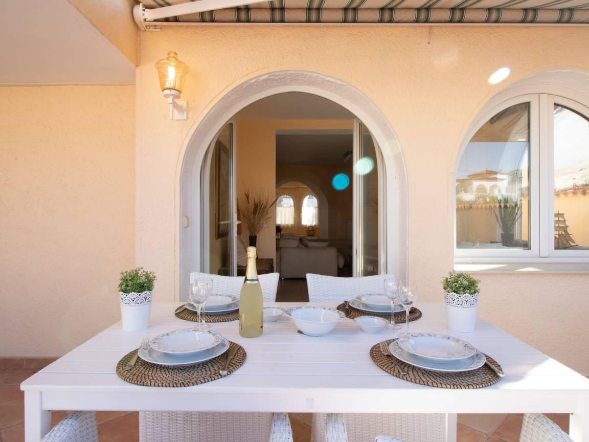 Vakantiehuis met privézwembad en zwembad en 2 slaapkamers en hond toegestaan in Empuriabrava, Spanje voor 4 personen foto 20
