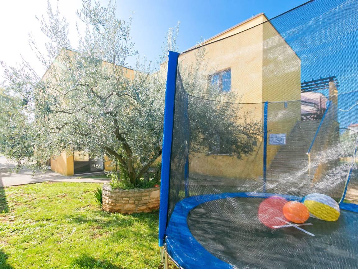 Vakantievilla met hottub en zwembad en 2 slaapkamers en hond toegestaan in Umag, Kroatië voor 6 personen foto 24