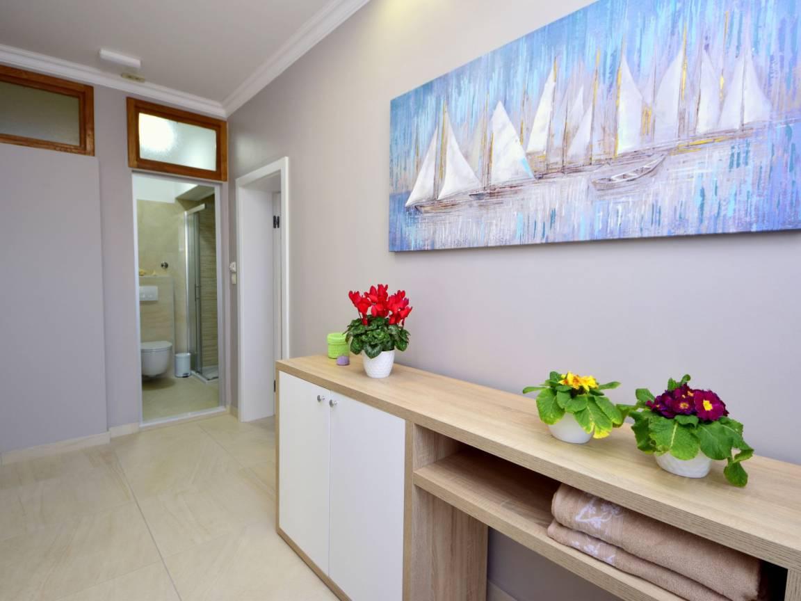 Vakantieappartement met zeezicht en zwembad in Trogir/Arbanija, Kroatië voor 4 personen foto 20