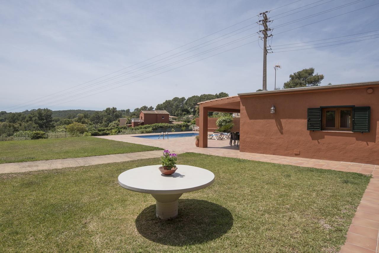 116 - B-108 Villa Fina Mooie bungalow. Rustig gelegen aan de rand van het bos in Begur, Spanje voor 6 personen foto 20
