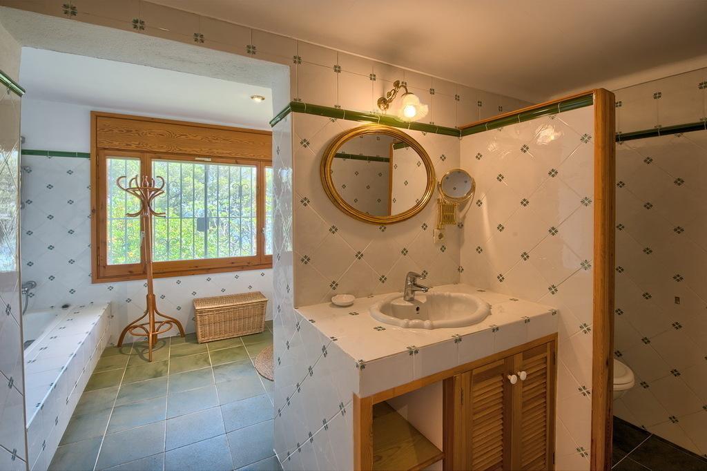 185 - B-525 Villa Victoria Prachtige ruime villa in Begur, Spanje voor 8 personen foto 34