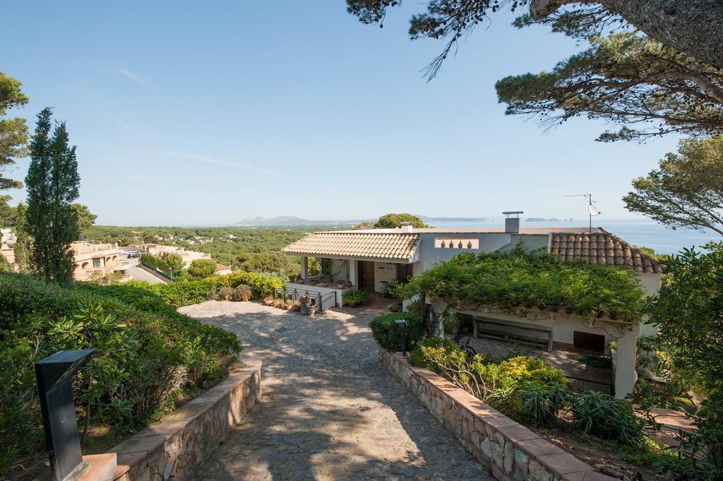 185 - B-525 Villa Victoria Prachtige ruime villa in Begur, Spanje voor 8 personen foto 37