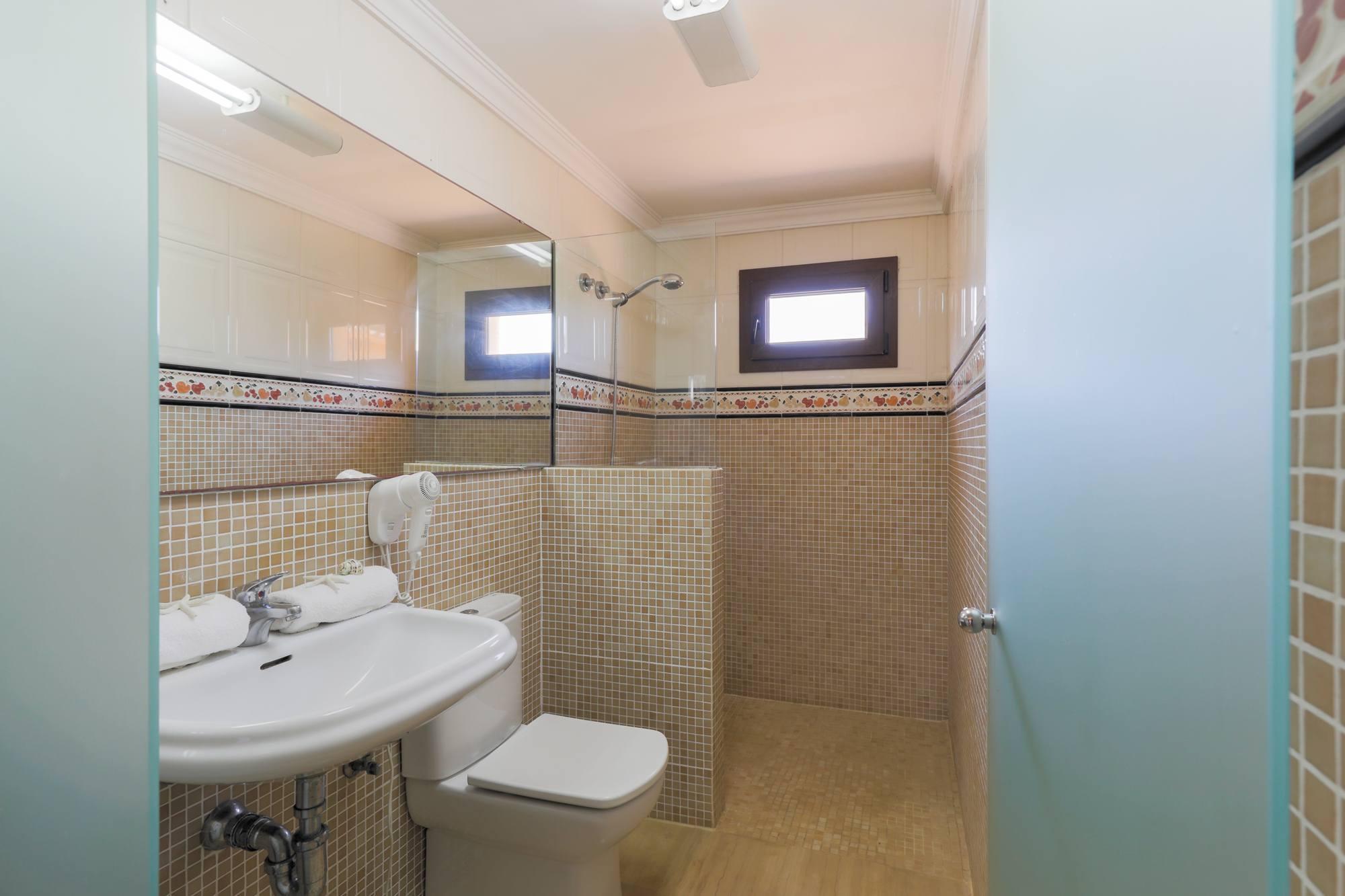 Villa Mitjana - Grote. villa op Mallorca met privé tennisba in Cala D Or, Spanje voor 10 personen foto 38
