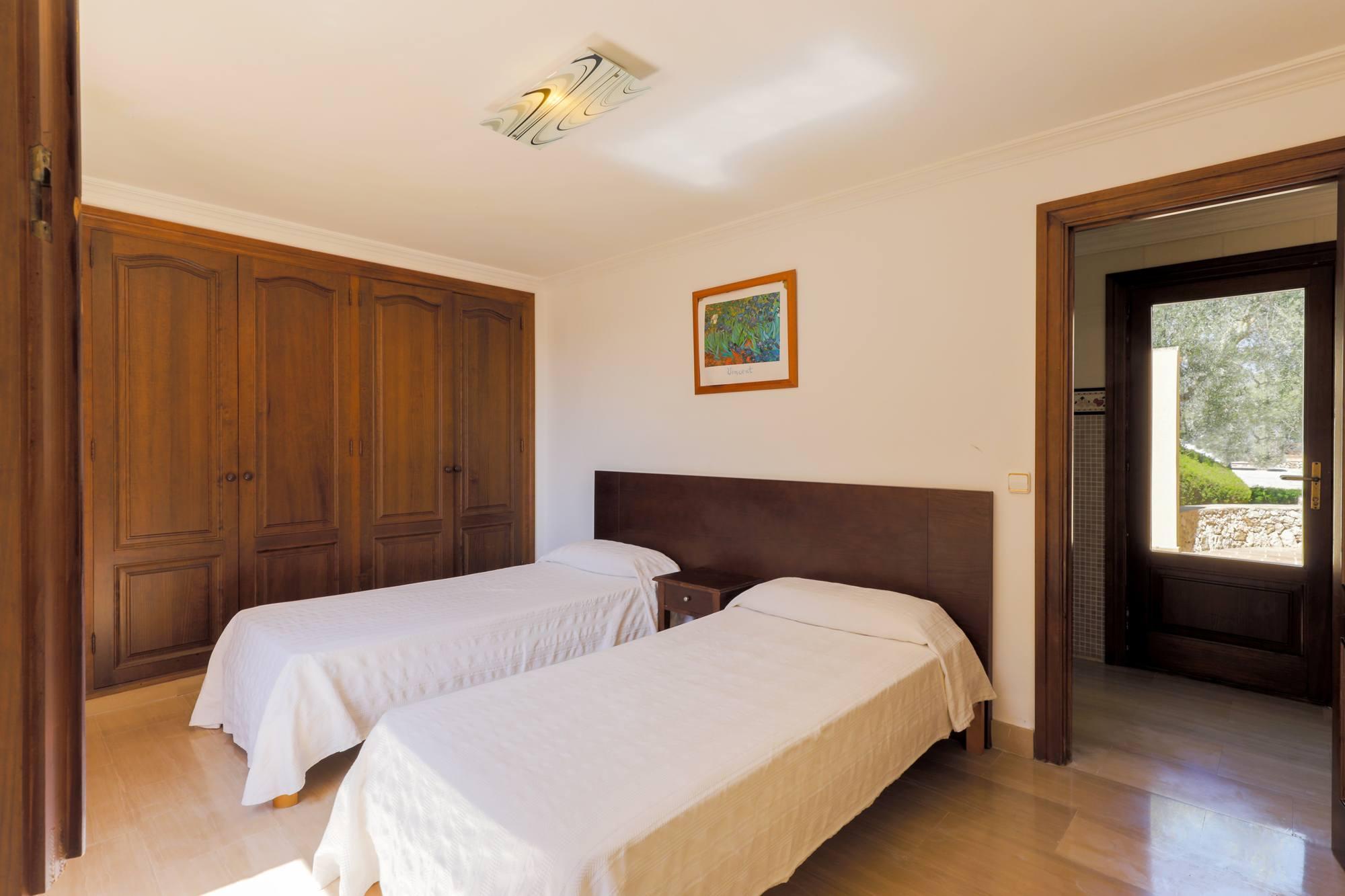 Villa Mitjana - Grote. villa op Mallorca met privé tennisba in Cala D Or, Spanje voor 10 personen foto 39
