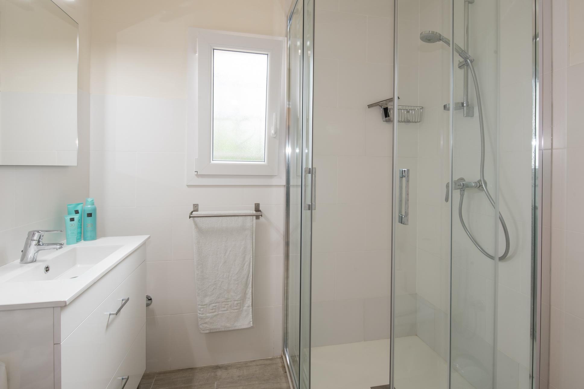 7988 - Casa Fleur Deze vrijstaande woning ligt in de wijk Residencial de Begur en is in Begur, Spanje voor 11 personen foto 20