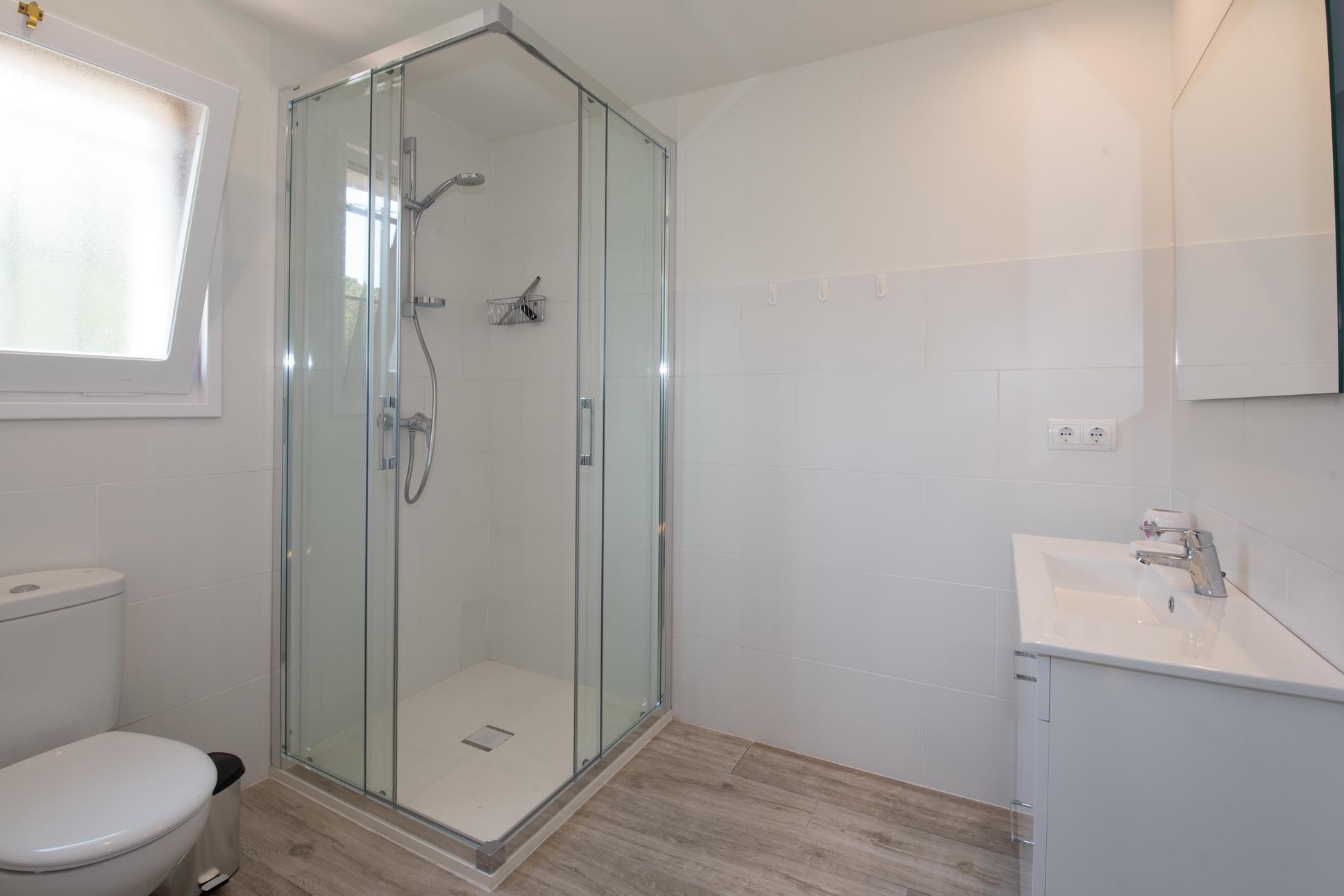 7988 - Casa Fleur Deze vrijstaande woning ligt in de wijk Residencial de Begur en is in Begur, Spanje voor 11 personen foto 24