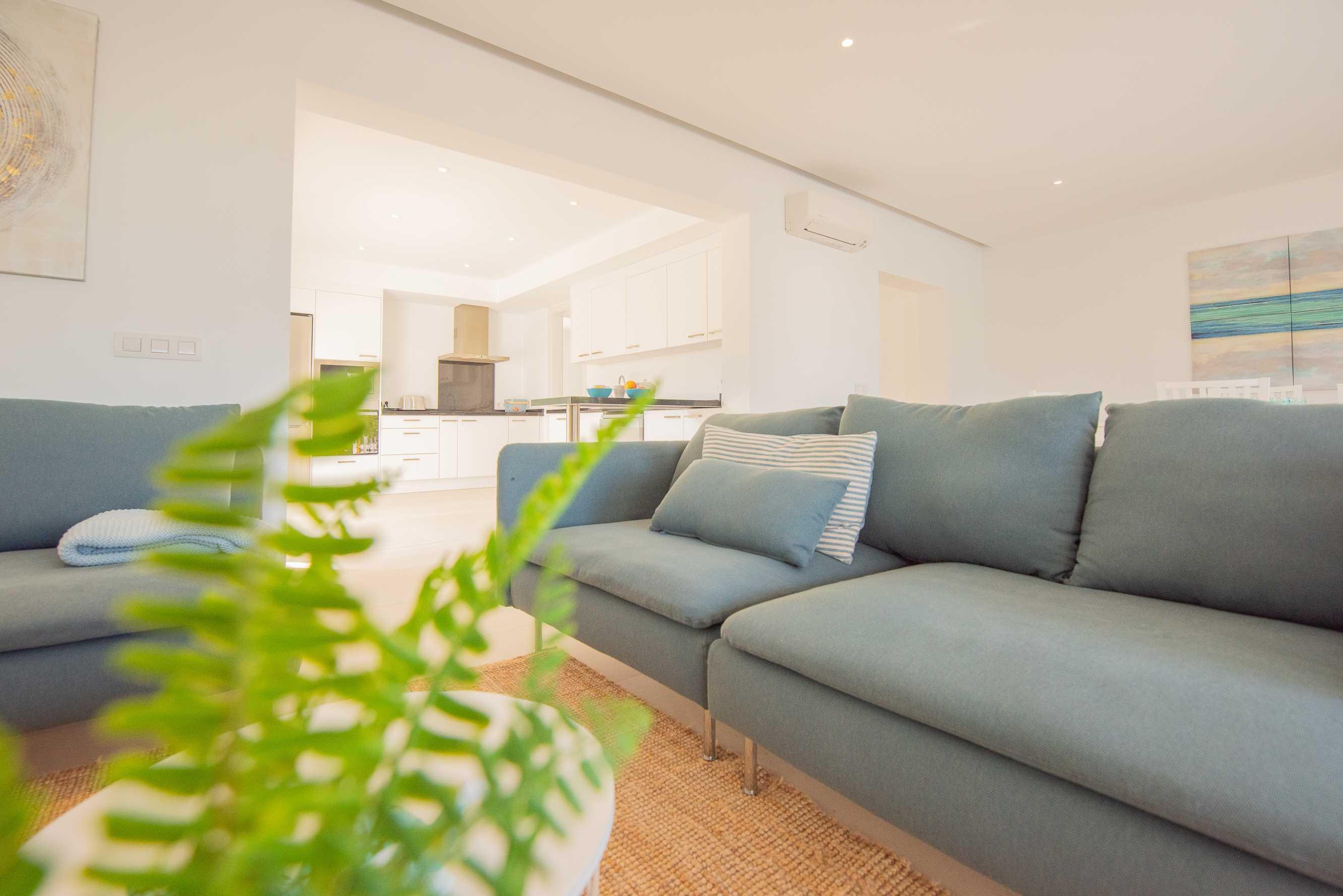 Villa Menorca - Moderne, ruime en rustig gelegen. villa in Cala D Or, Spanje voor 8 personen foto 21