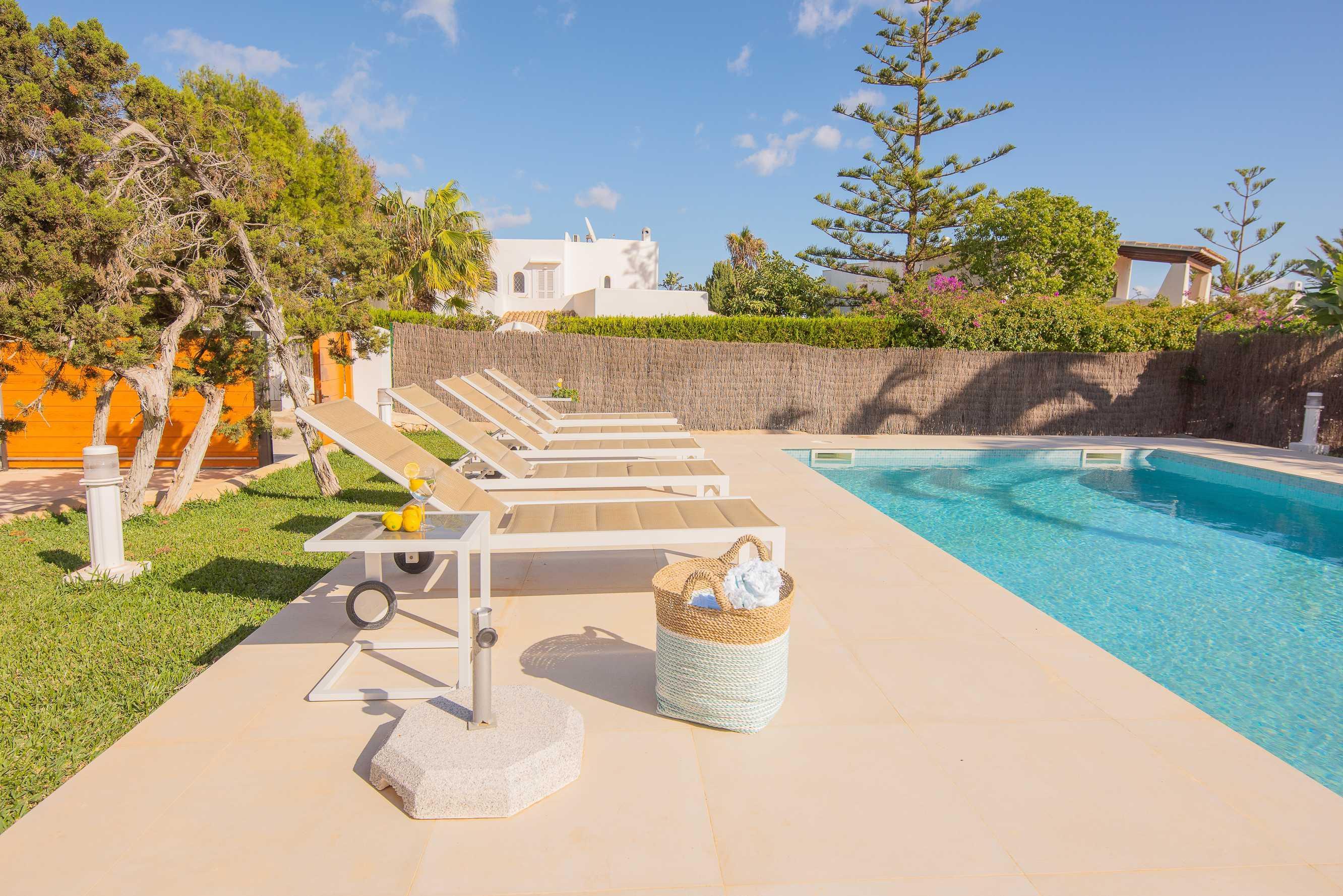 Villa Menorca - Moderne, ruime en rustig gelegen. villa in Cala D Or, Spanje voor 8 personen foto 8