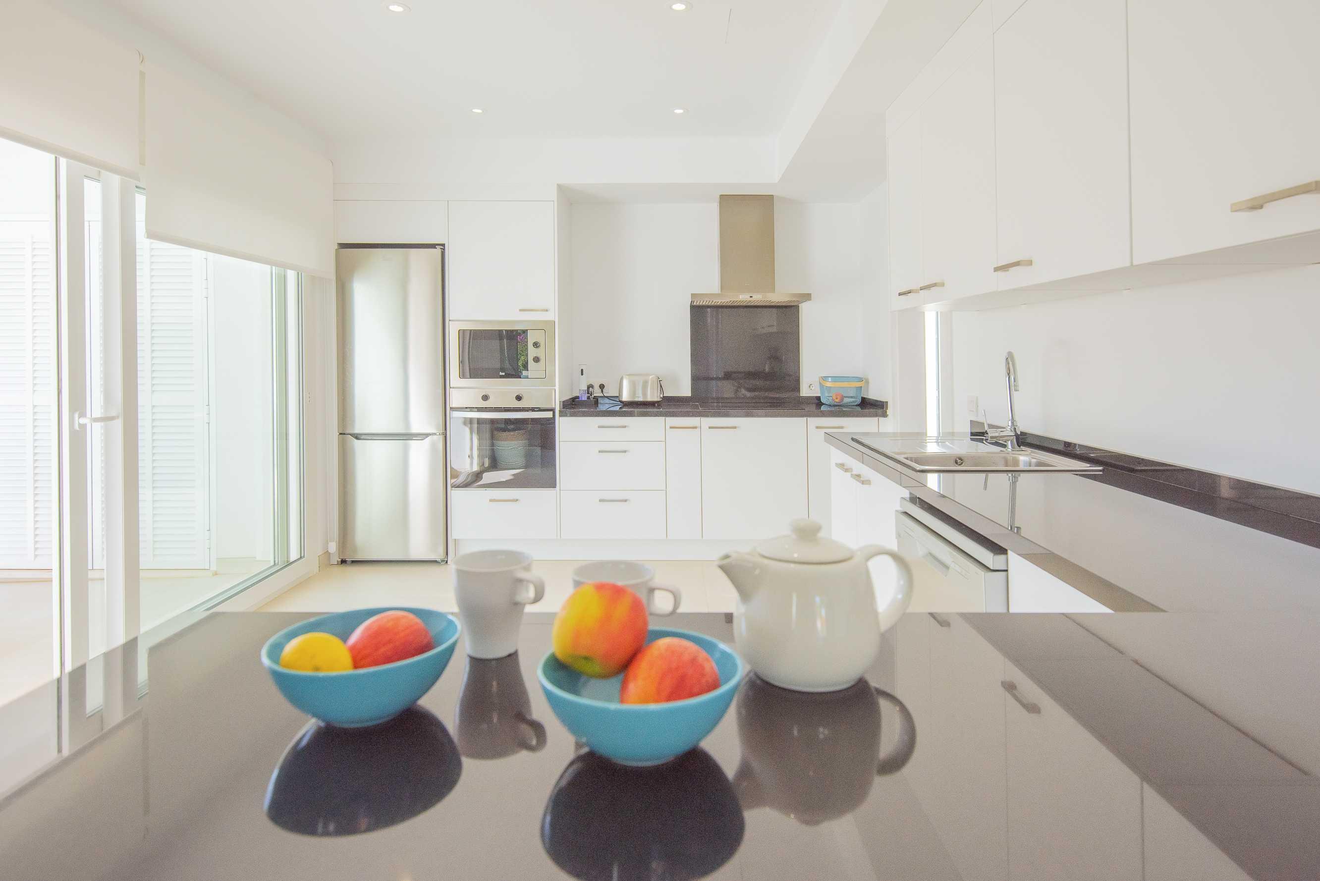 Villa Menorca - Moderne, ruime en rustig gelegen. villa in Cala D Or, Spanje voor 8 personen foto 24