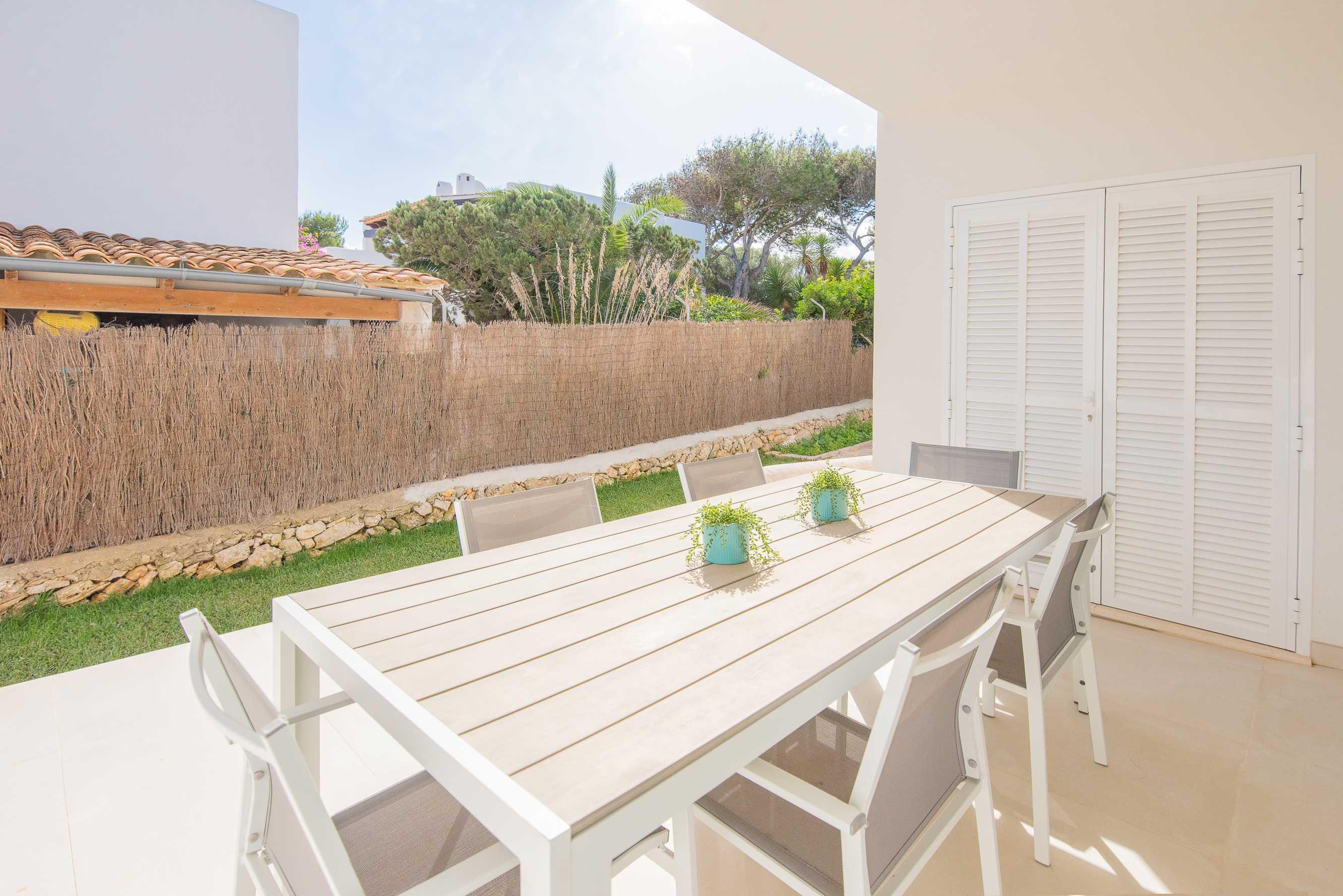 Villa Menorca - Moderne, ruime en rustig gelegen. villa in Cala D Or, Spanje voor 8 personen foto 14
