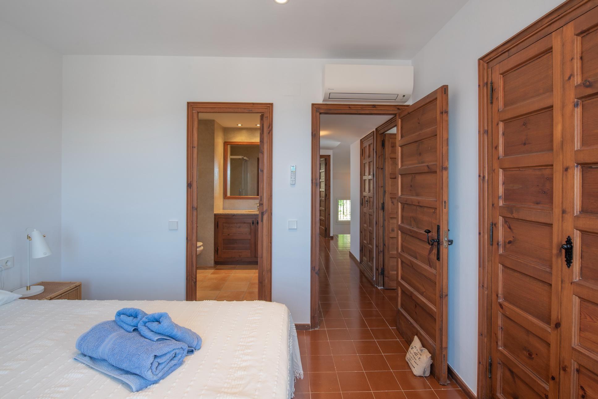7010 - Casa Cala Nostra Casa Cala Nostra is een zeer smaakvol ingerichte in Tamariu, Spanje voor 6 personen foto 25