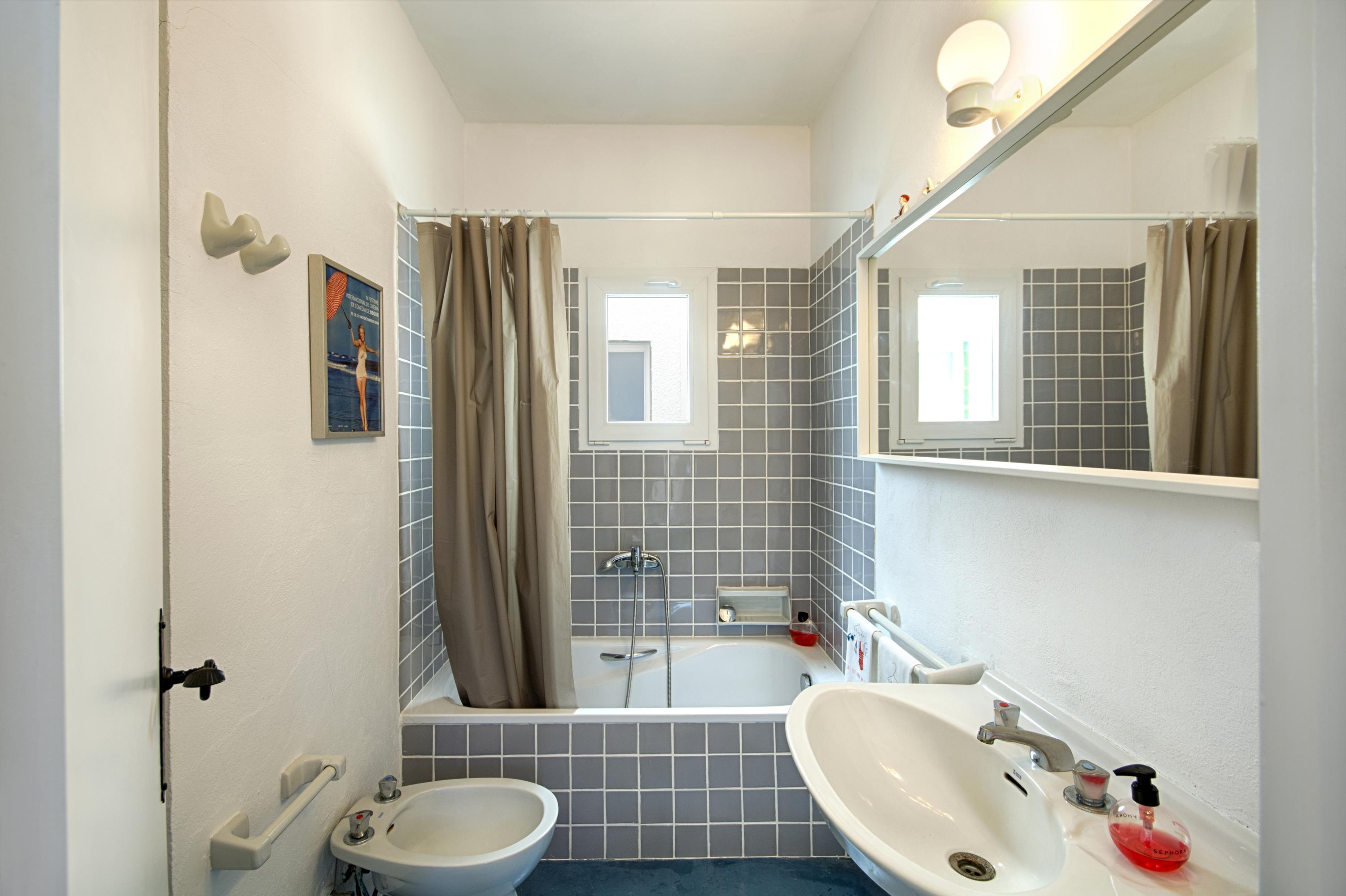 200 - Sa Riera Penthouse Een eerstelijns penthouse aan het strand van Sa Riera in Begur, Spanje voor 6 personen foto 23