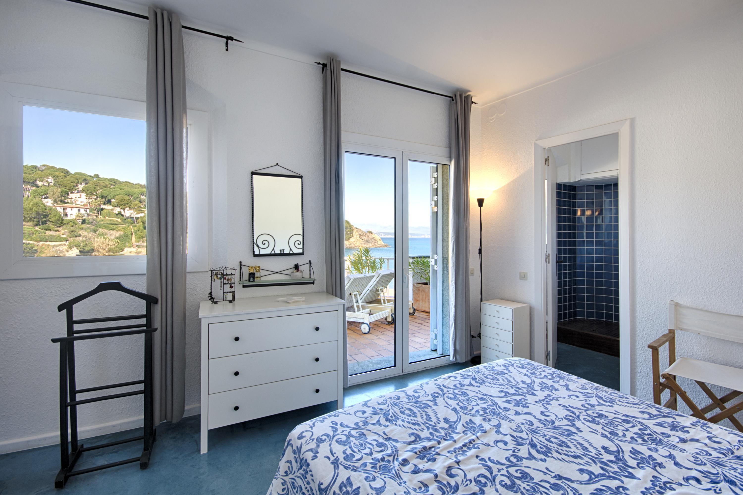 200 - Sa Riera Penthouse Een eerstelijns penthouse aan het strand van Sa Riera in Begur, Spanje voor 6 personen foto 27