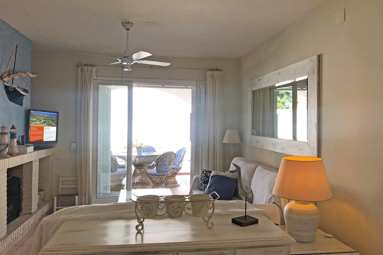 Villa Riells in L'Escala op loopafstand van het strand in Spanje voor 9 personen foto 11