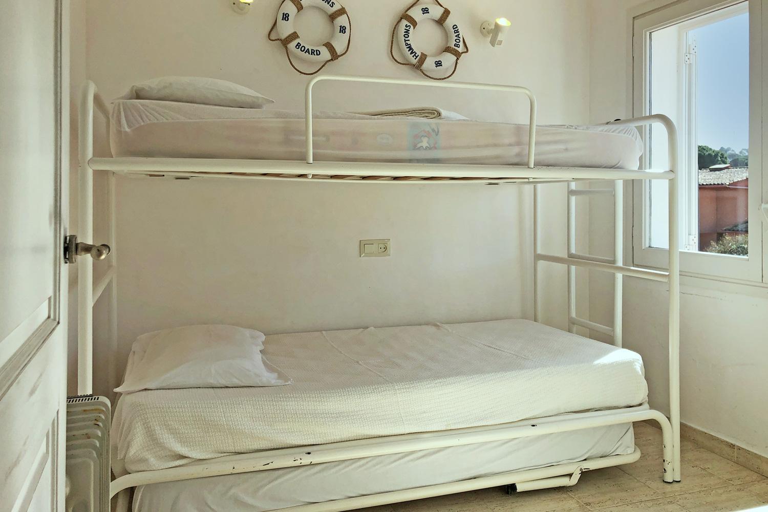 Villa Riells in L'Escala op loopafstand van het strand in Spanje voor 9 personen foto 23