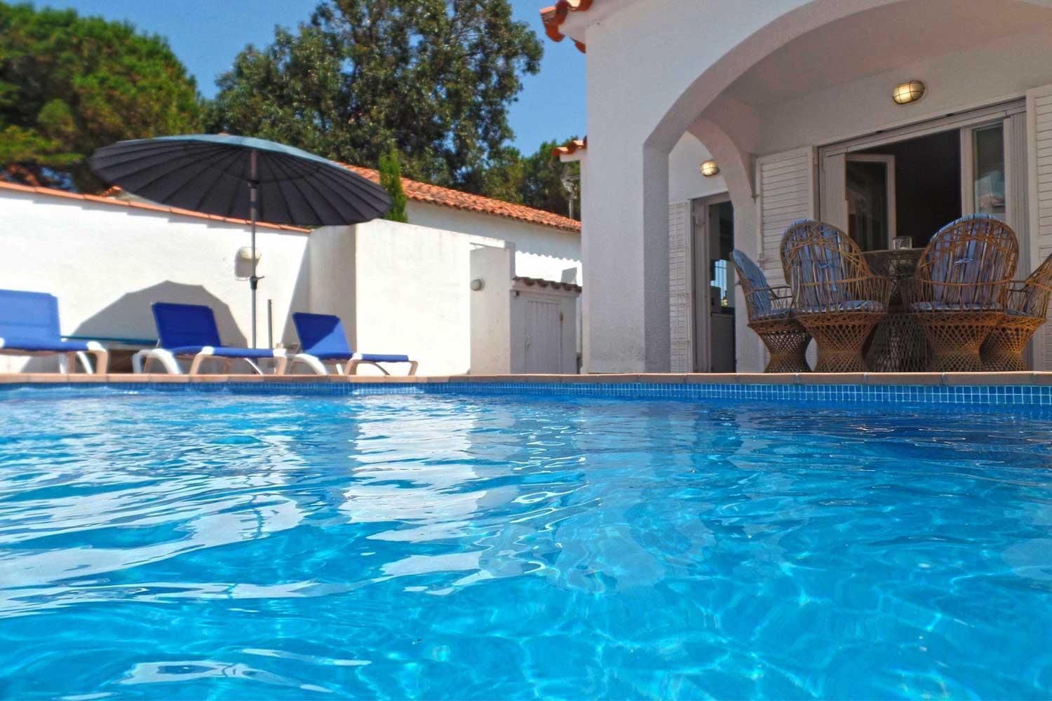 Villa Riells in L'Escala op loopafstand van het strand in Spanje voor 9 personen foto 24