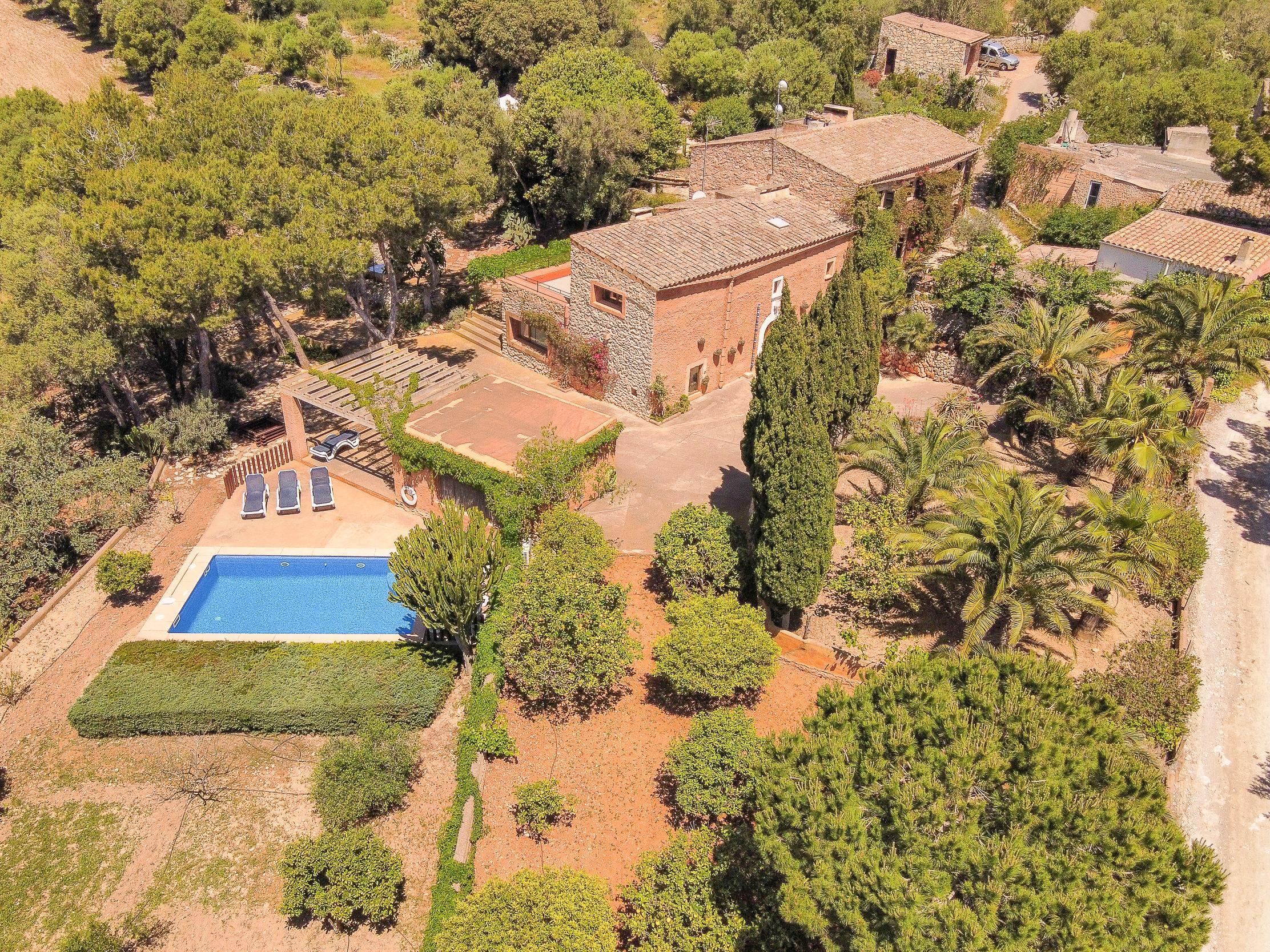 Casa Es Carritxo - Rustig gelegen finca met zwembad aan de oostkant in Cala D Or, Spanje voor 9 personen foto 7