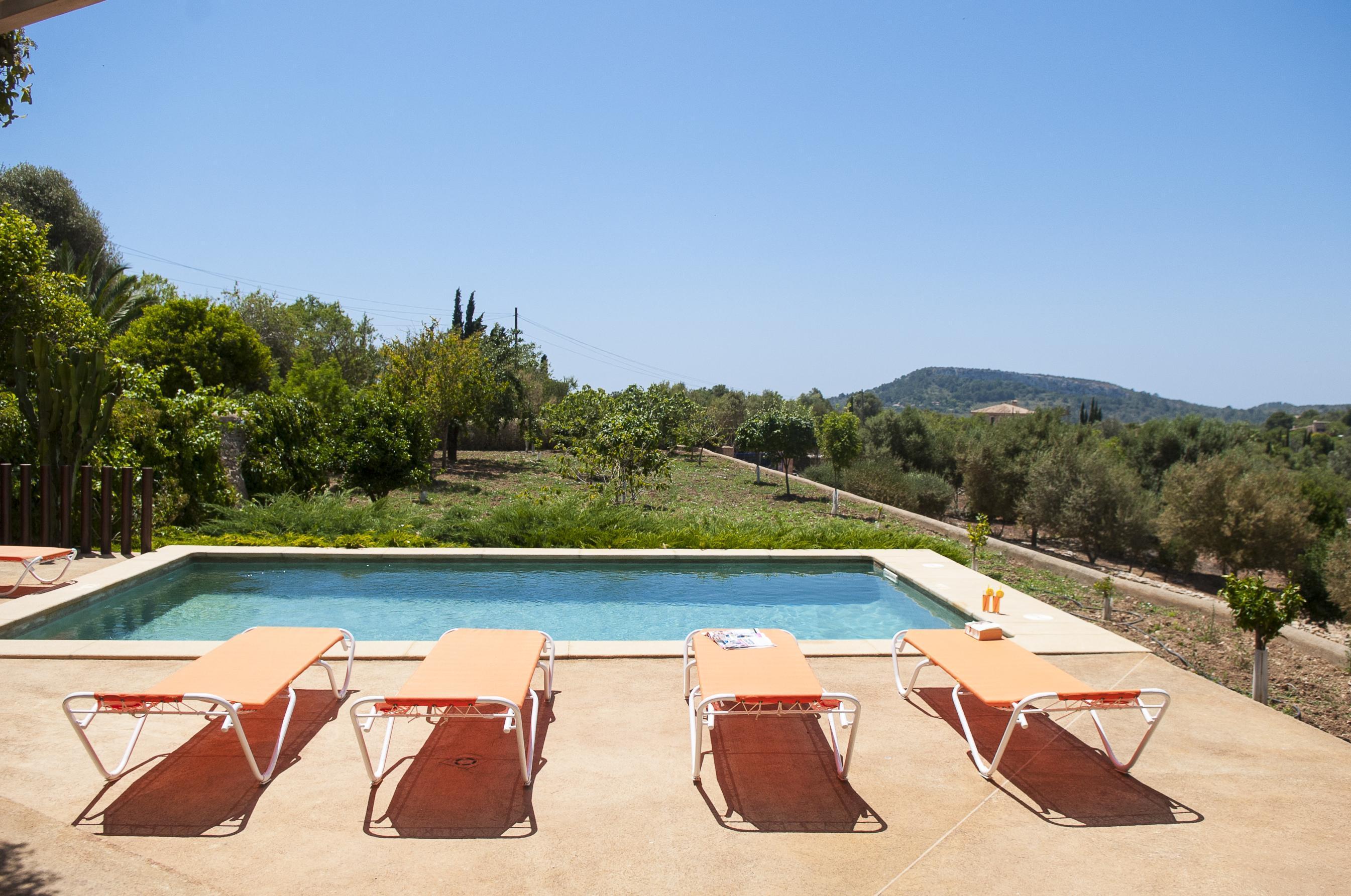 Casa Es Carritxo - Rustig gelegen finca met zwembad aan de oostkant in Cala D Or, Spanje voor 9 personen foto 2