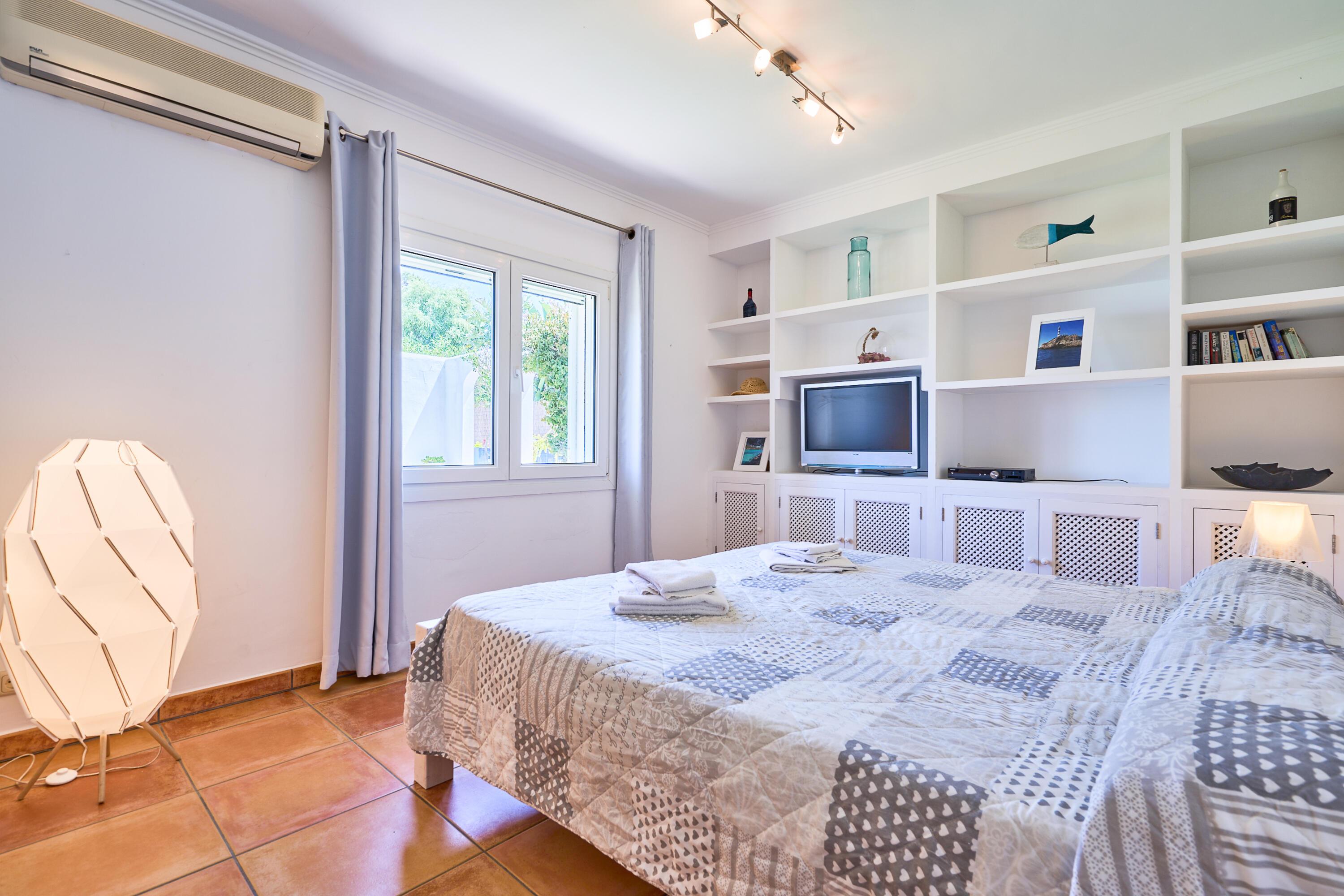 Villa Cala Llonga - Heerlijke villa met privé zwembad, op 500 meter in Cala D Or, Spanje voor 6 personen foto 29