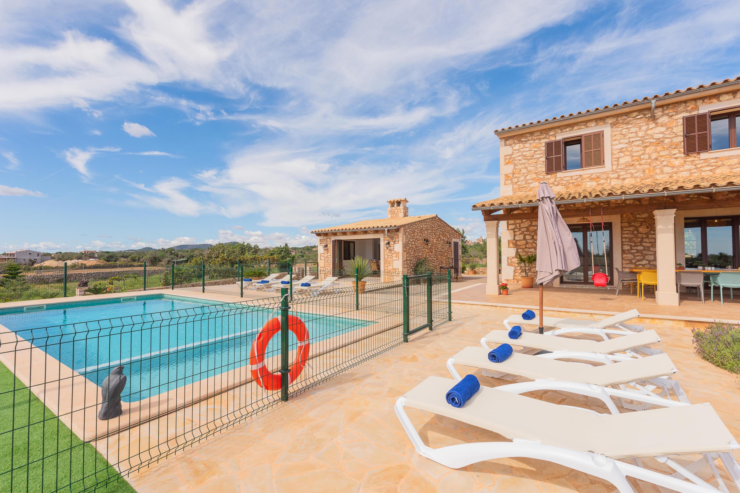 Kindvriendelijke villa op Mallorca en op korte afs in Calonge, Spanje voor 10 personen foto 3