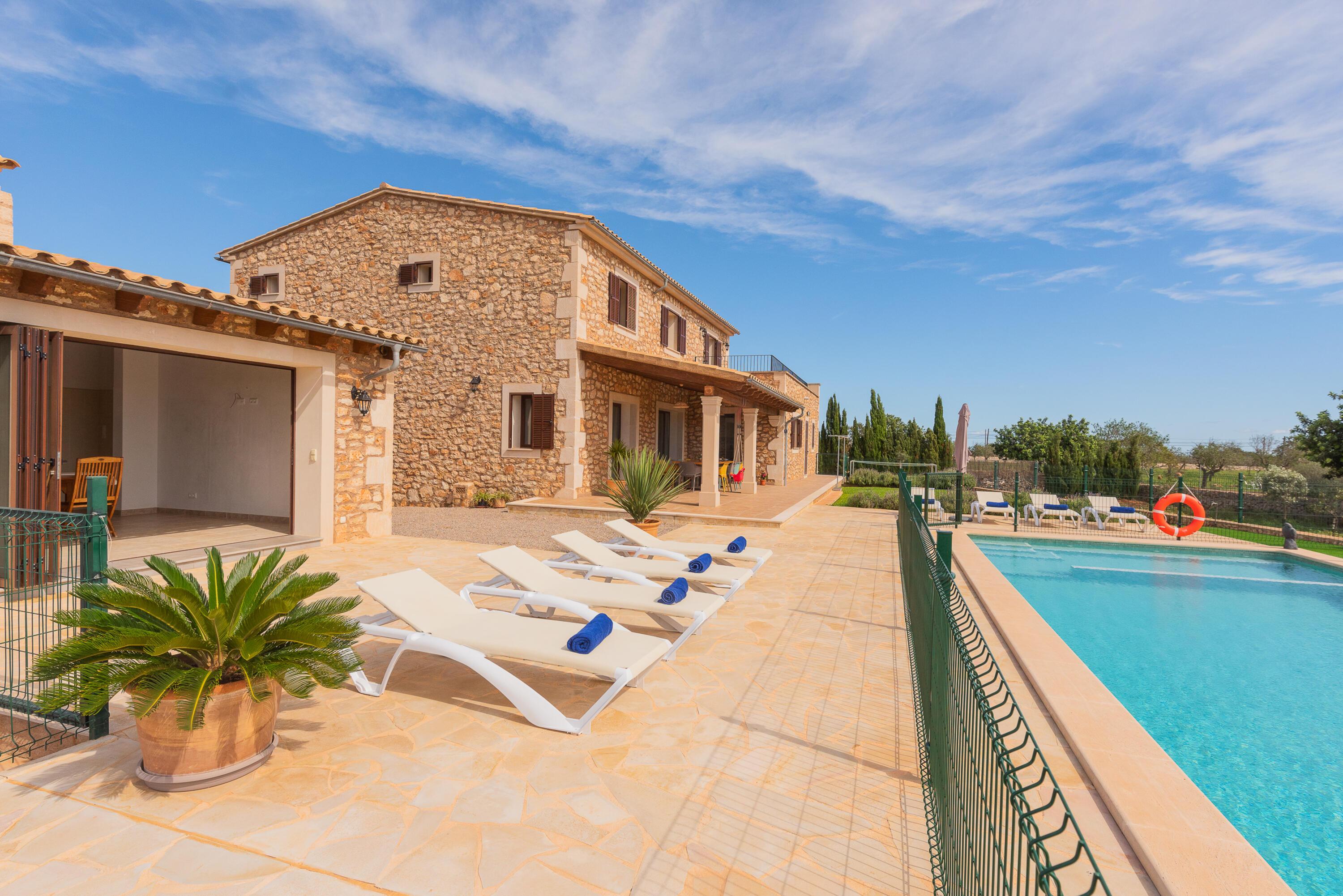 Kindvriendelijke villa op Mallorca en op korte afs in Calonge, Spanje voor 10 personen foto 6