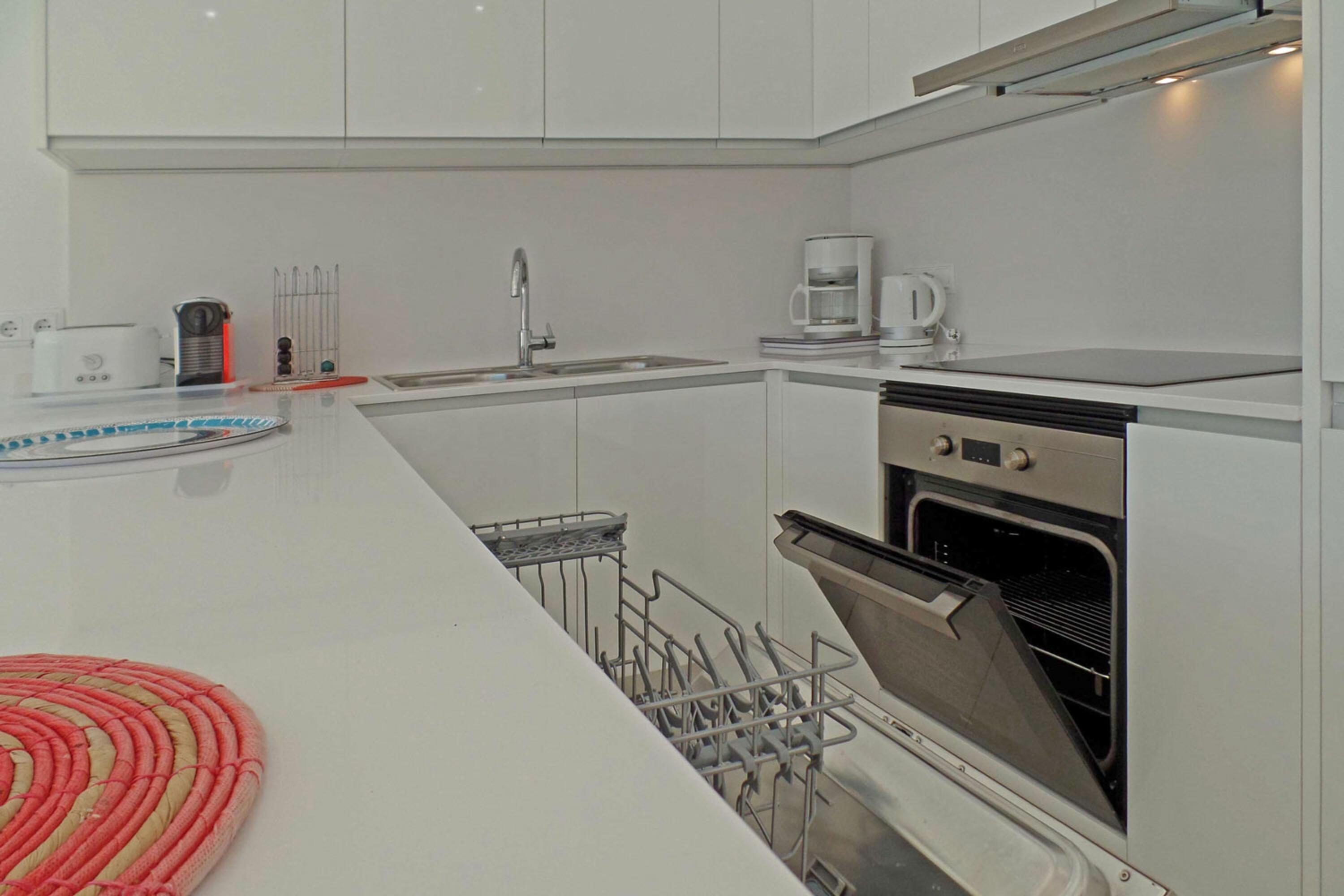 Luxe appartement direct aan het strand van Cala Montgó bij L'Escala in Spanje voor 6 personen foto 13
