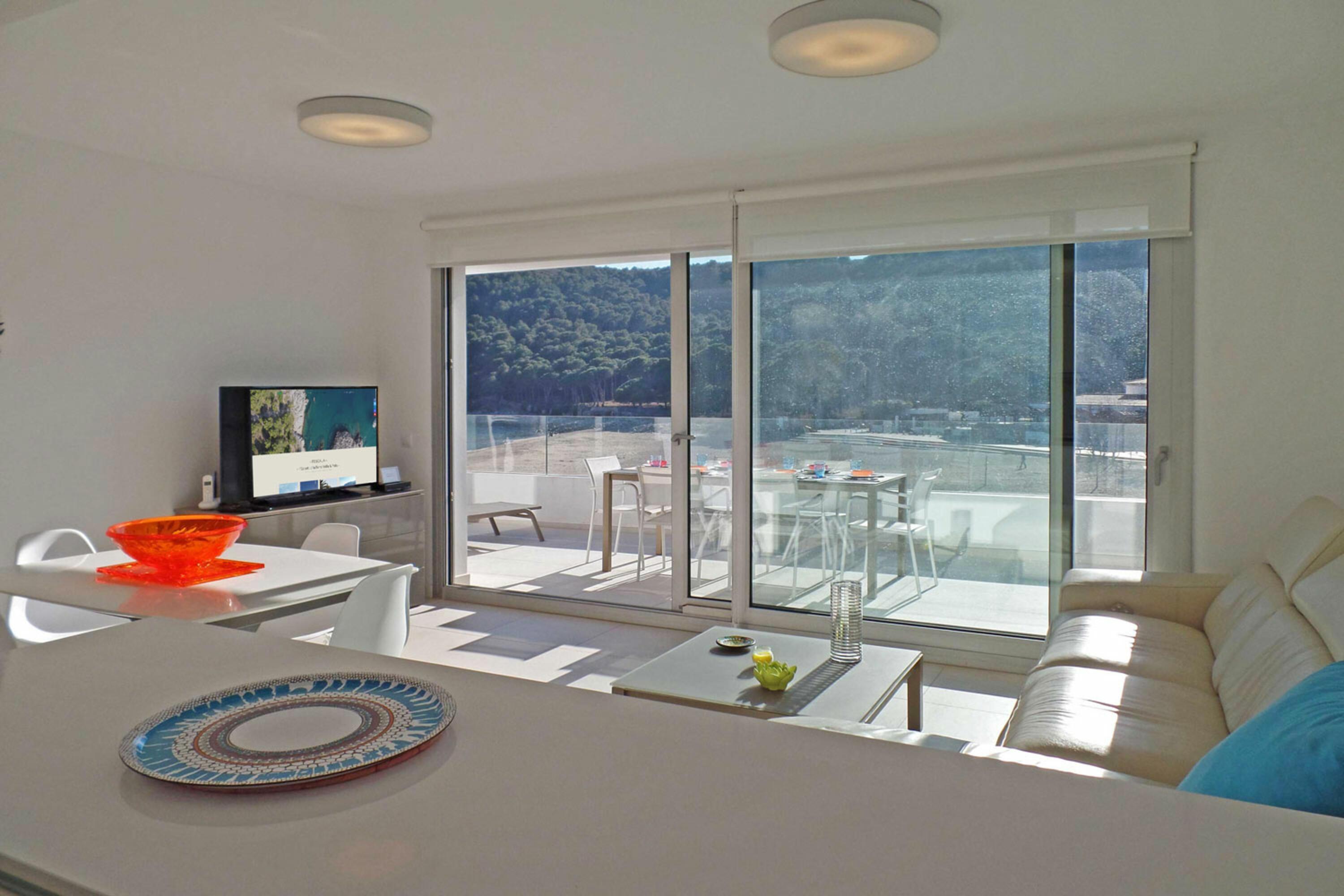Luxe appartement direct aan het strand van Cala Montgó bij L'Escala in Spanje voor 6 personen foto 8