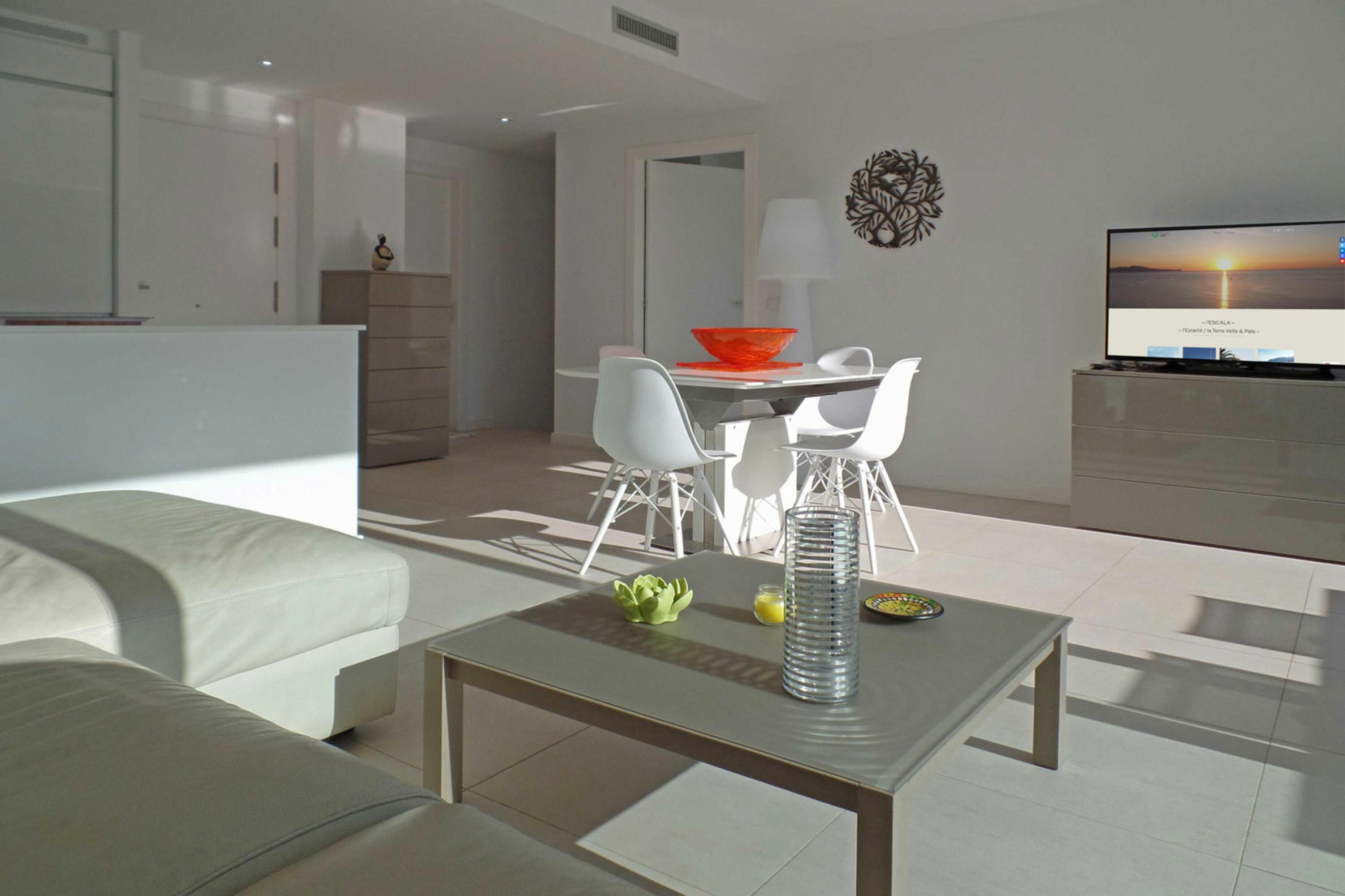 Luxe appartement direct aan het strand van Cala Montgó bij L'Escala in Spanje voor 6 personen foto 11