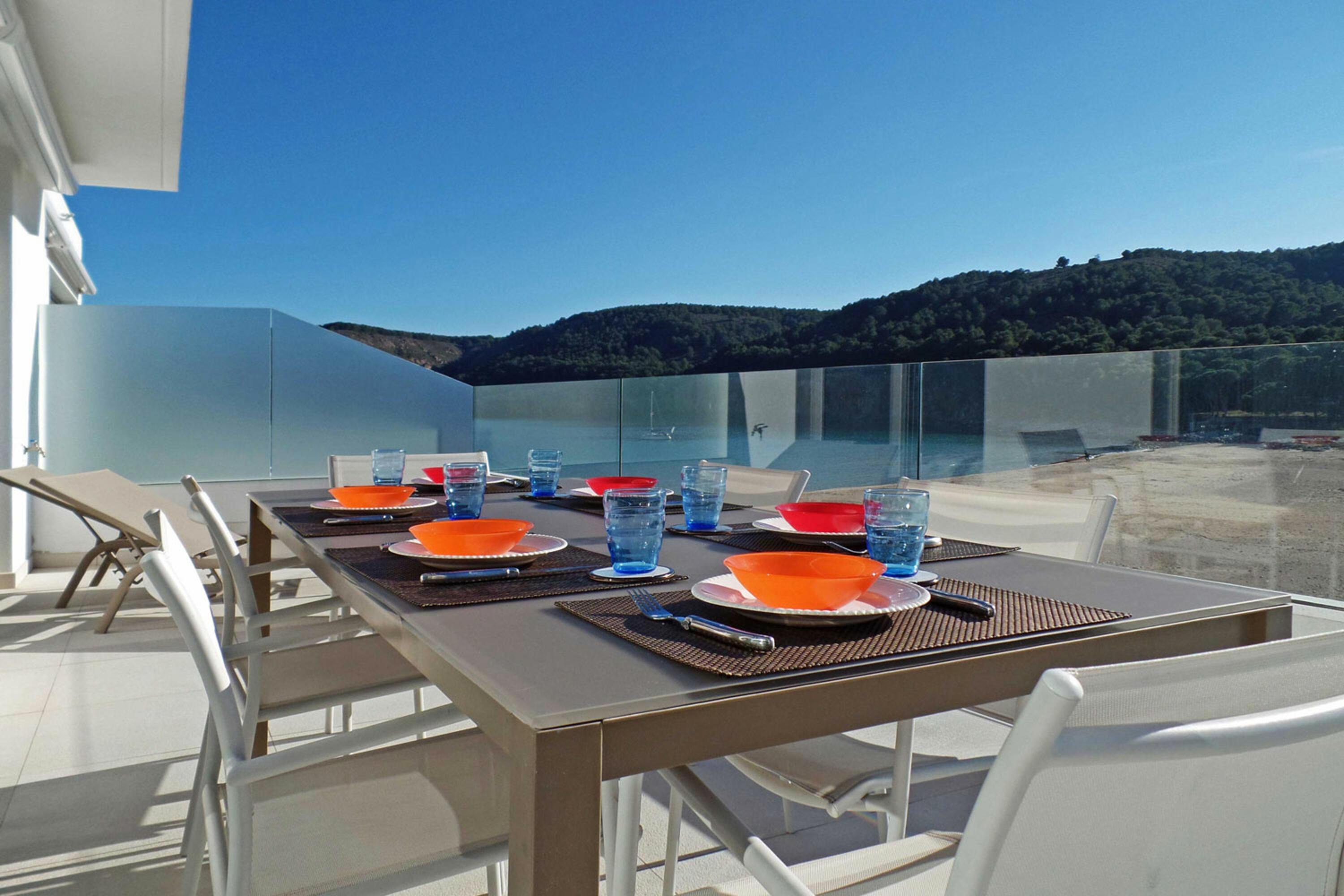 Luxe appartement direct aan het strand van Cala Montgó bij L'Escala in Spanje voor 6 personen foto 4
