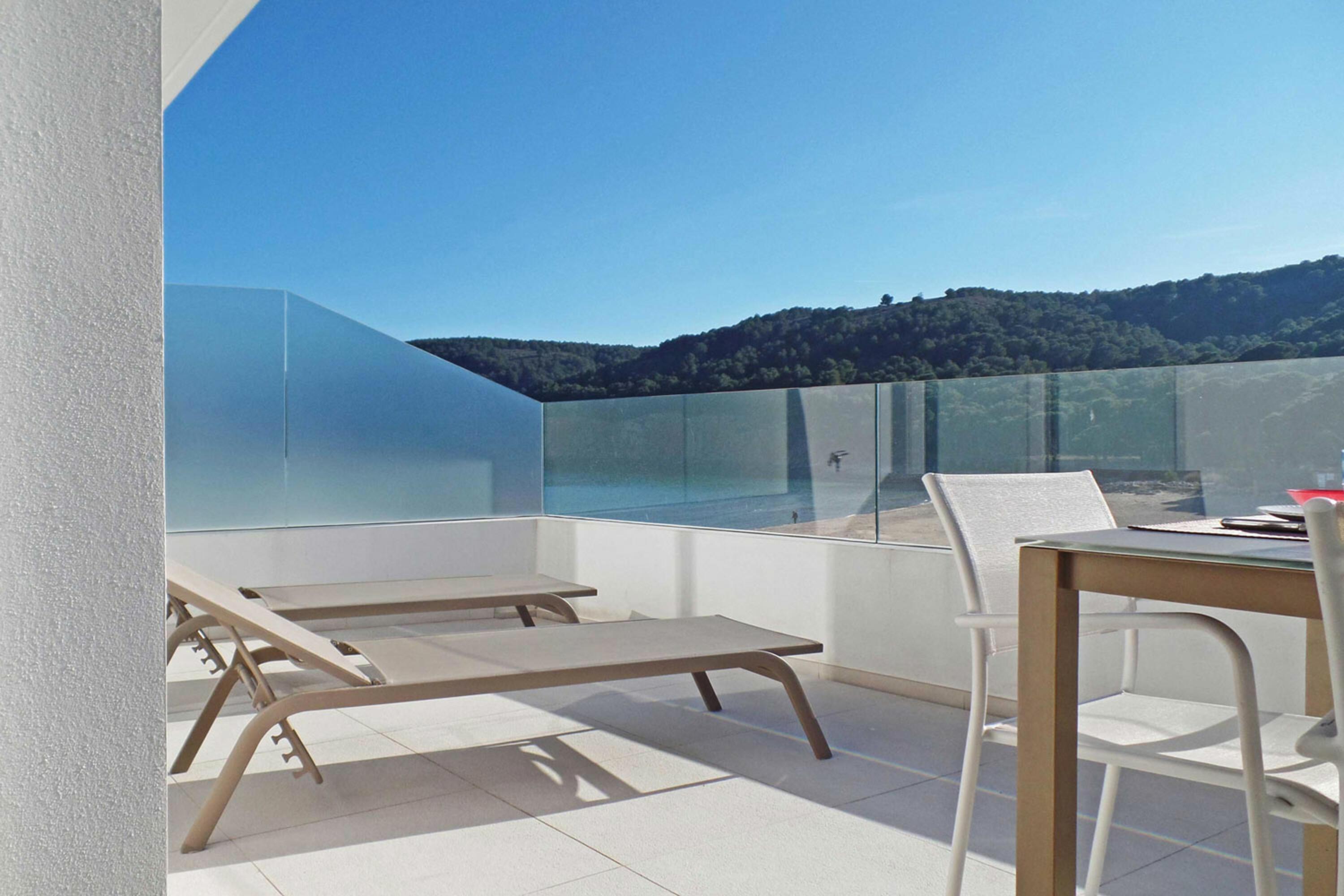 Luxe appartement direct aan het strand van Cala Montgó bij L'Escala in Spanje voor 6 personen foto 3