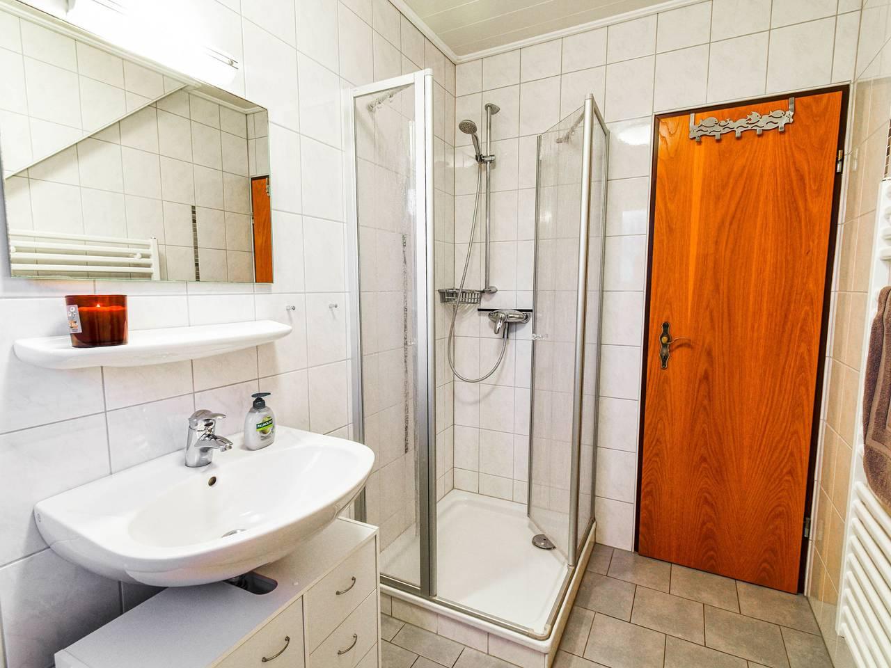 Tjalkstrasse met 1 slaapkamer en binnenzwembad in Norddeich, Duitsland voor 2 personen foto 12