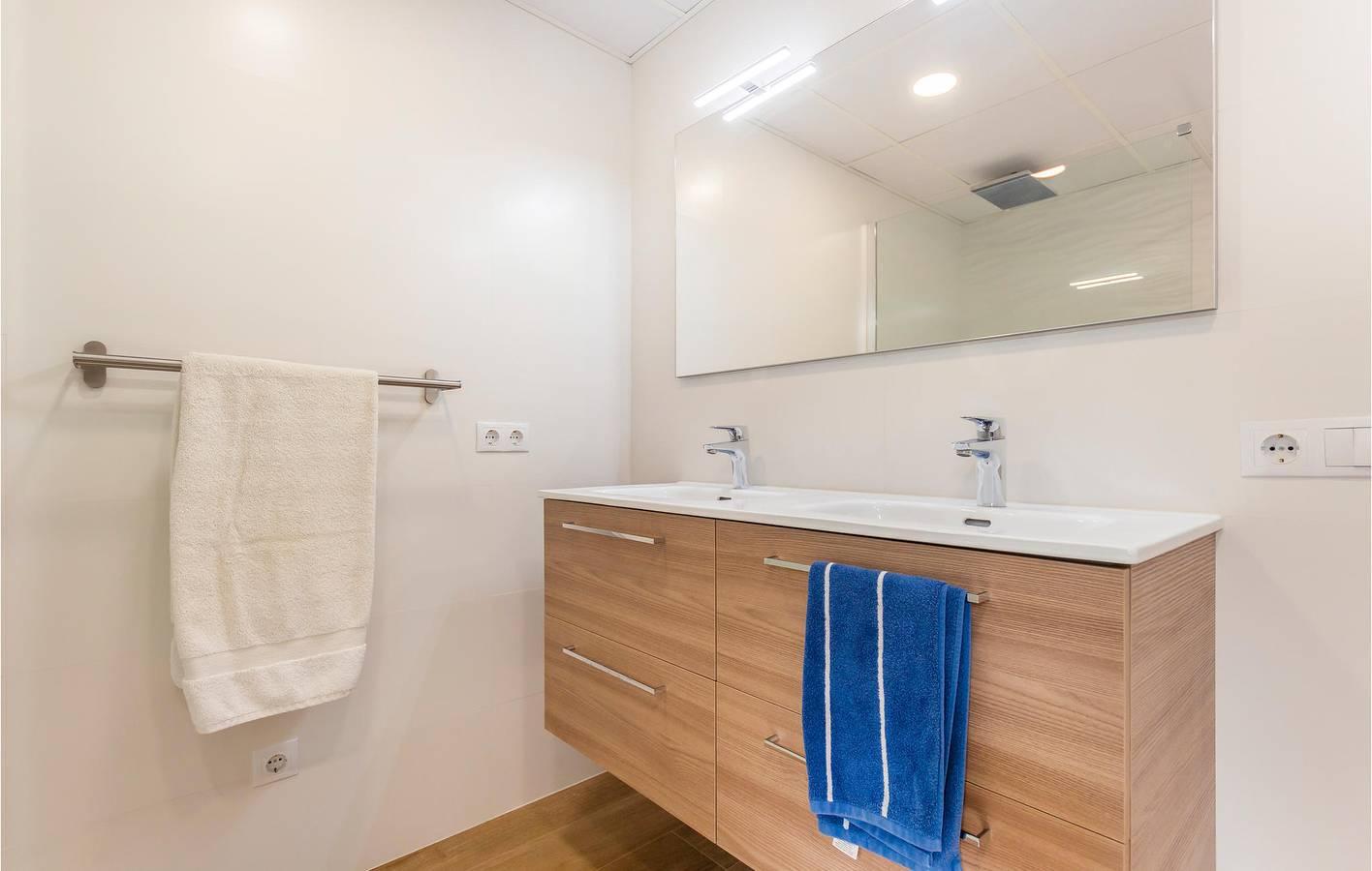 Ruim appartement van 130 m² met terras en airconditioning, 1,5 in Carretera de Cádiz, Malaga, Spanje voor 7 personen foto 24