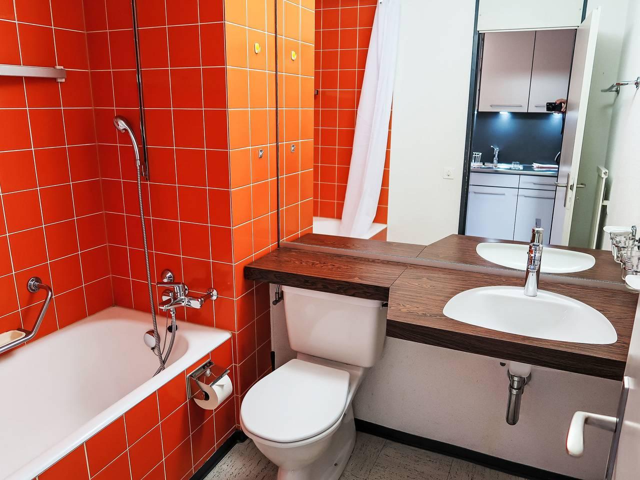 Vakantieappartement met binnenzwembad en zwembad in Disentis, Surselva, Zwitserland voor 4 personen foto 9