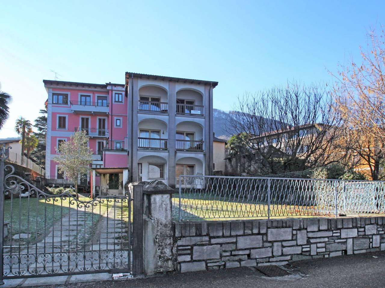 Lungolago in Lavena Ponte Tresa, Luganomeer (Lombardije), Italië voor 5 personen foto 24