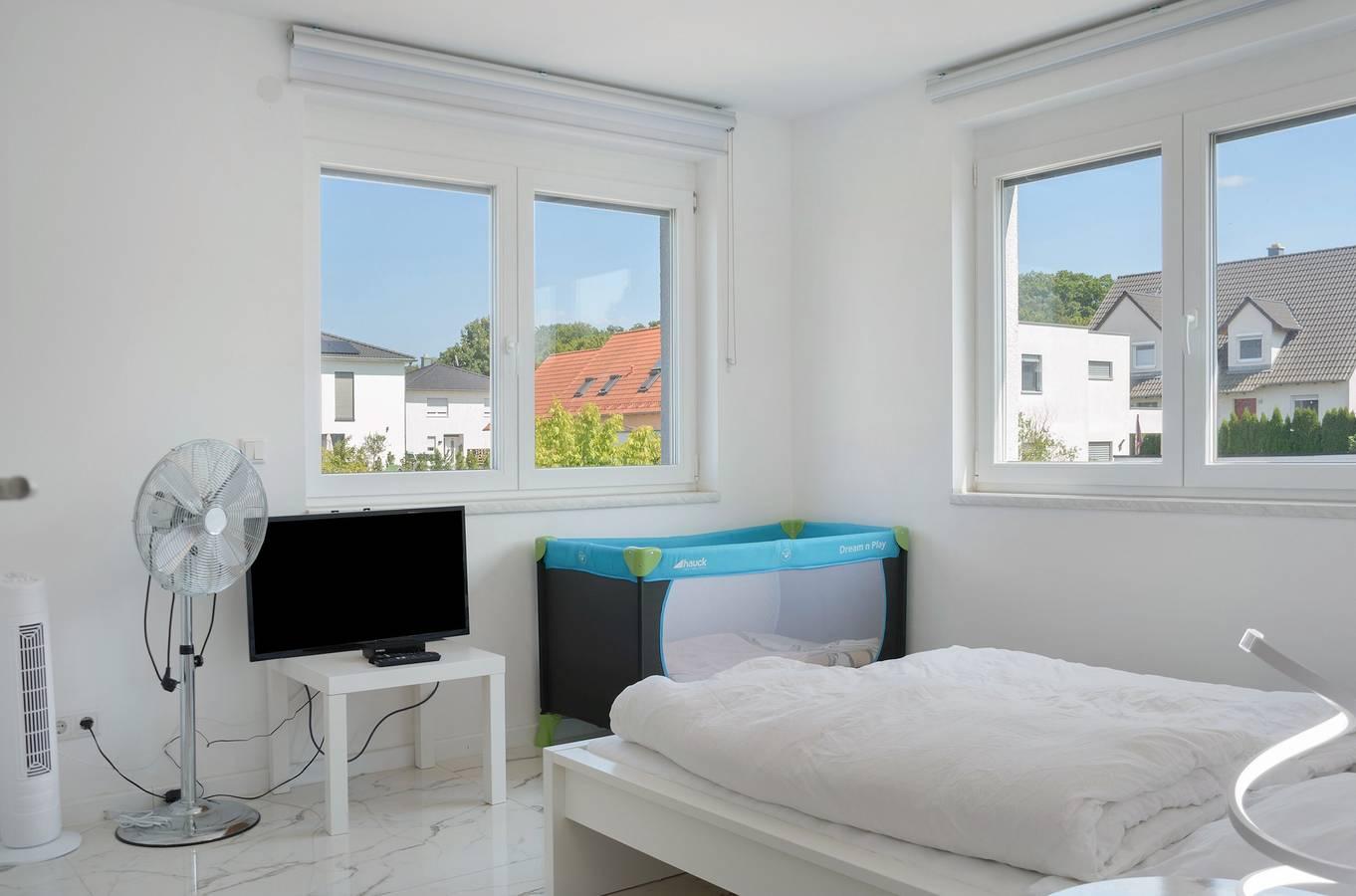 Luxe nieuwbouwvilla met tuin, terras, airconditioning en wifi in Oberasbach, Franken, Duitsland voor 10 personen foto 20