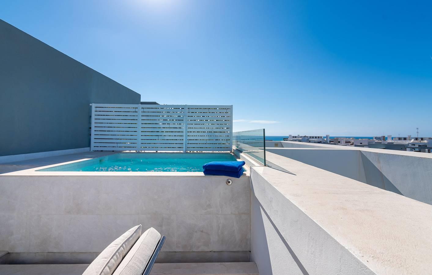 Luxurious Townhouse & Rooftop Plunge Pool in Playa de La Cala - El Torreón (Mijas), Mijas, Spanje voor 8 personen foto 24