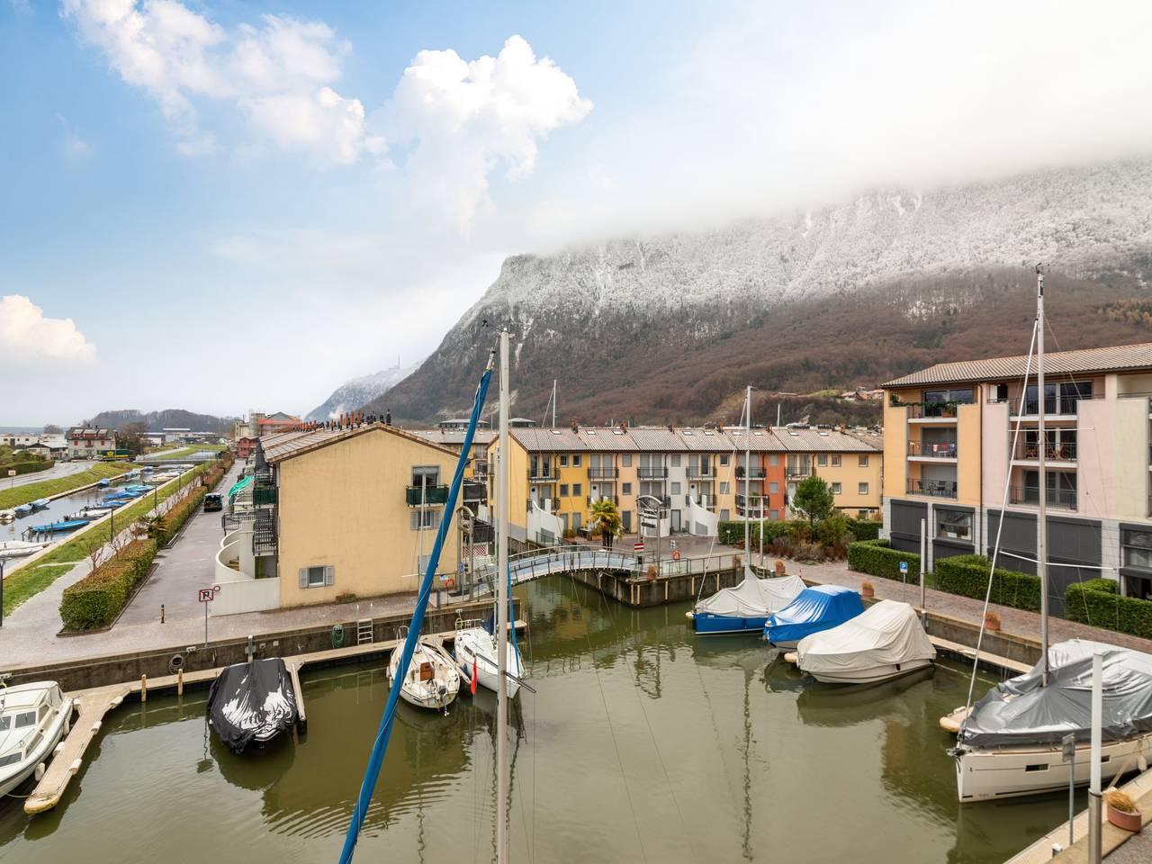 Vakantieappartement met binnenzwembad en zwembad in Les Evouettes, Port-Valais, Zwitserland voor 8 personen foto 21