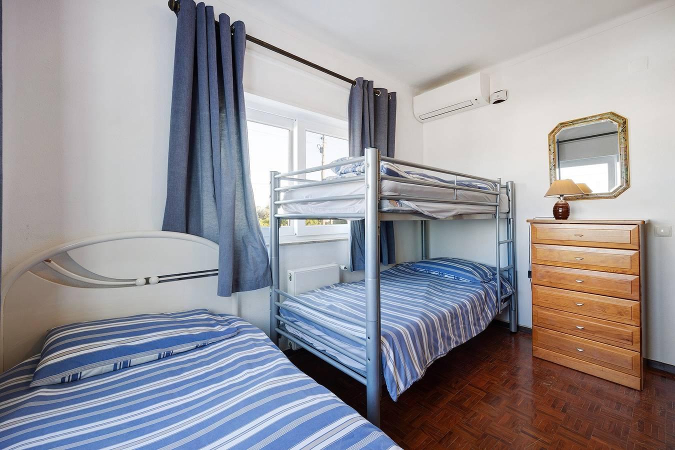 Villa Brisa do Mar met zeezicht, zwembad, tuin & Wi-Fi in Carvoeiro, Lagoa, Portugal voor 9 personen foto 22